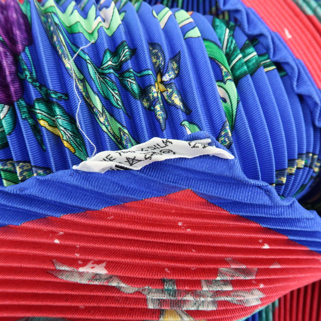 HERMES Pleated Carre90 Silk100% Scarf PIERRES d' ORIENT et OGGIDENT