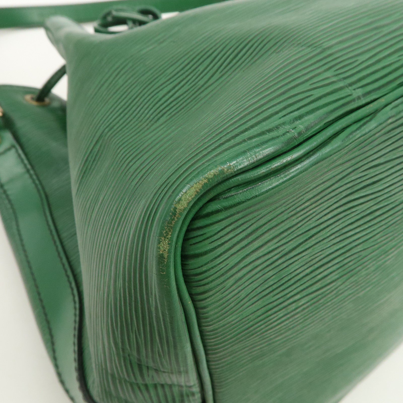 Louis Vuitton Epi Petit Noe Shoulder Bag Borneo Green M44104