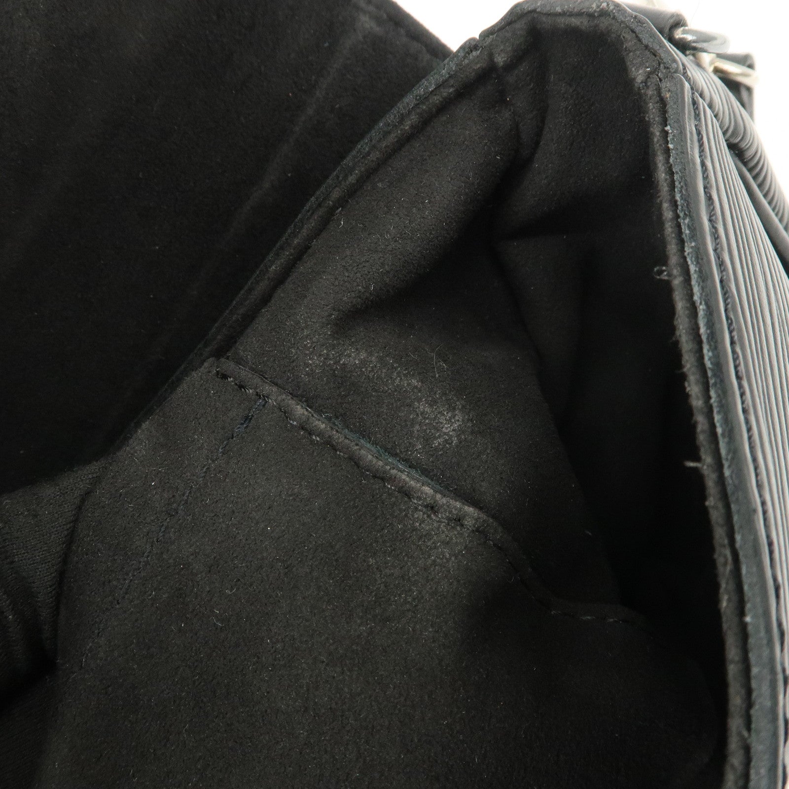 Louis Vuitton Epi Pochette Montaigne Shoulder Bag Noir M59292