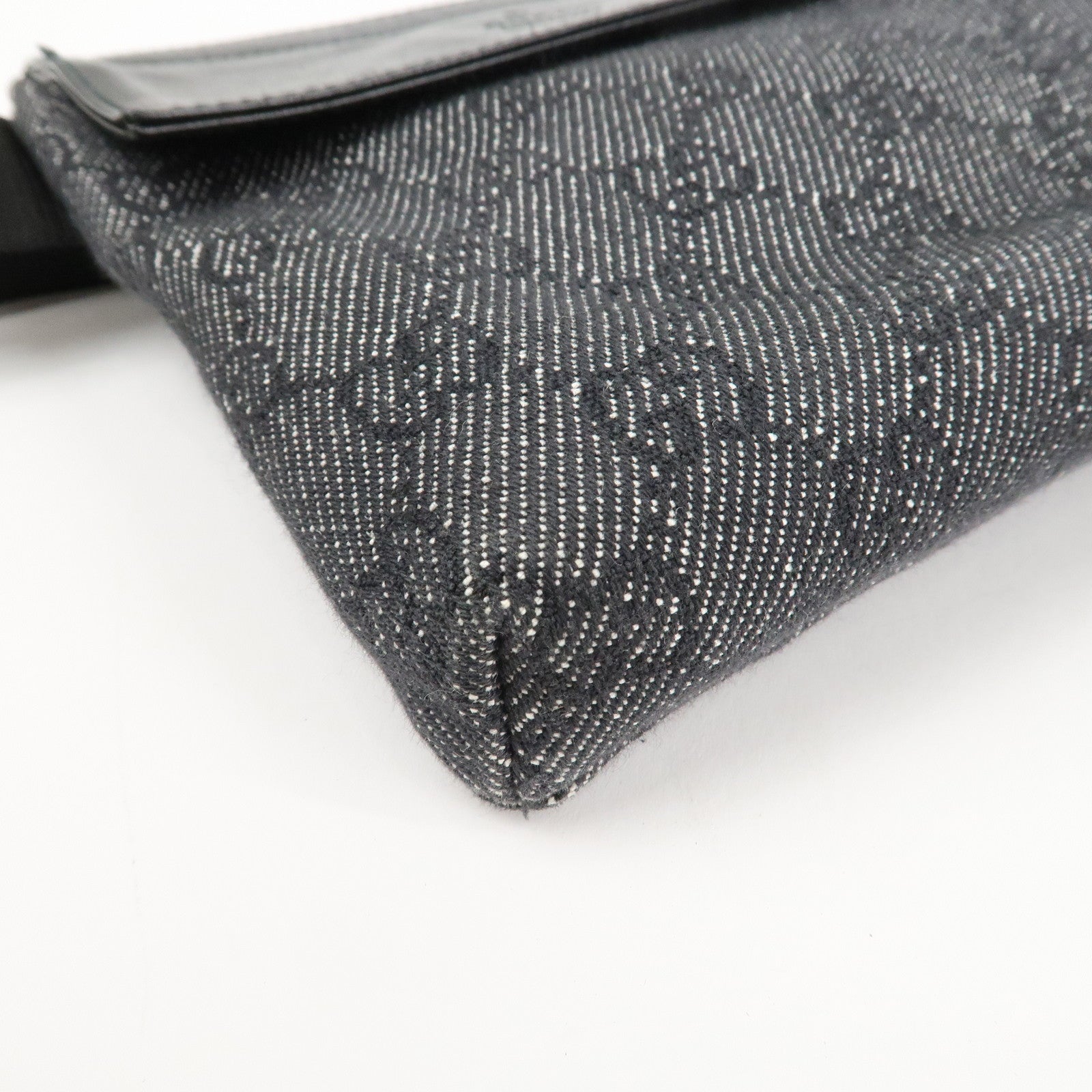 GUCCI GG Canvas Leather Waist Bag Crossbody Bag Black 28566 Used