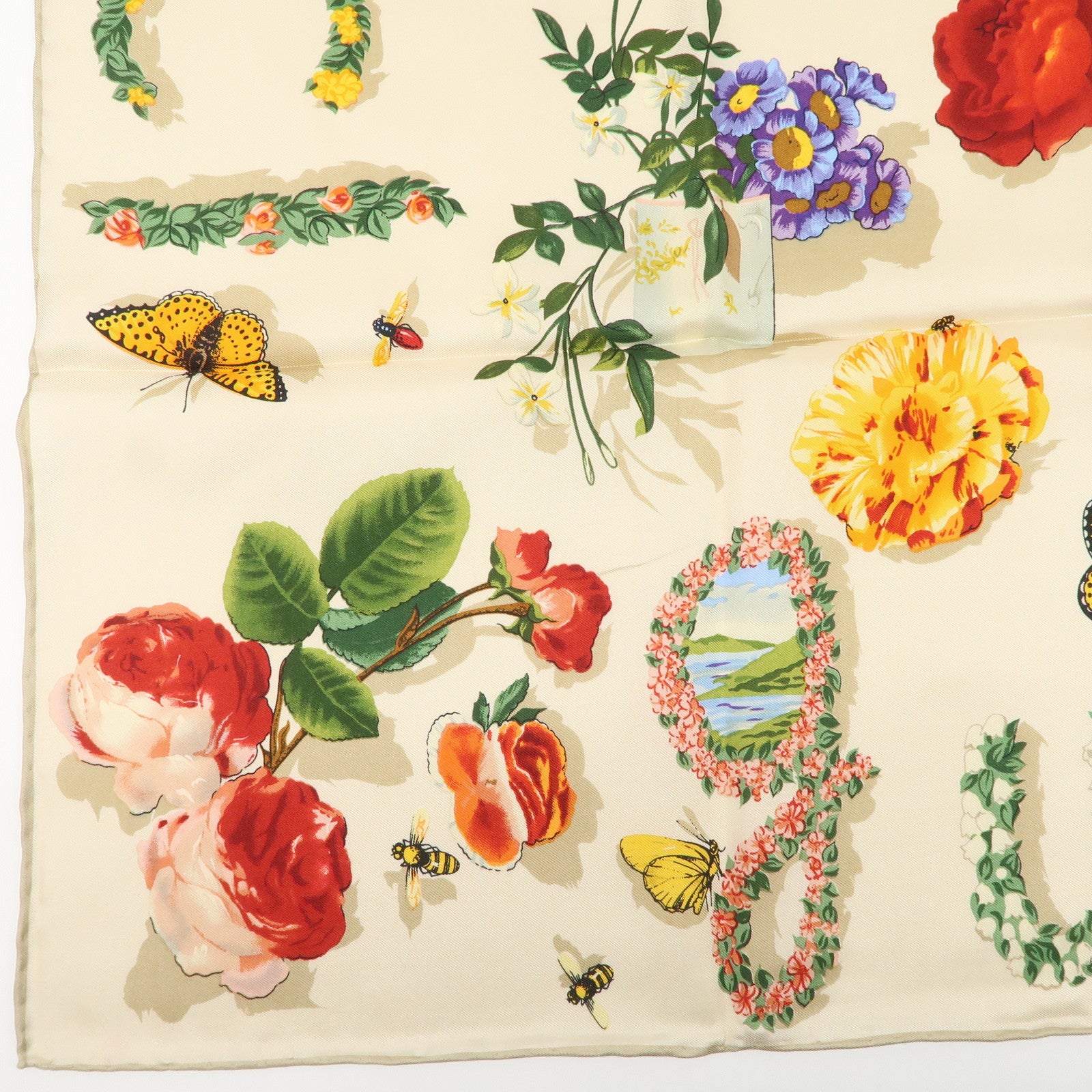 GUCCI Silk 100% Botanical Scarf Beige Multicolor