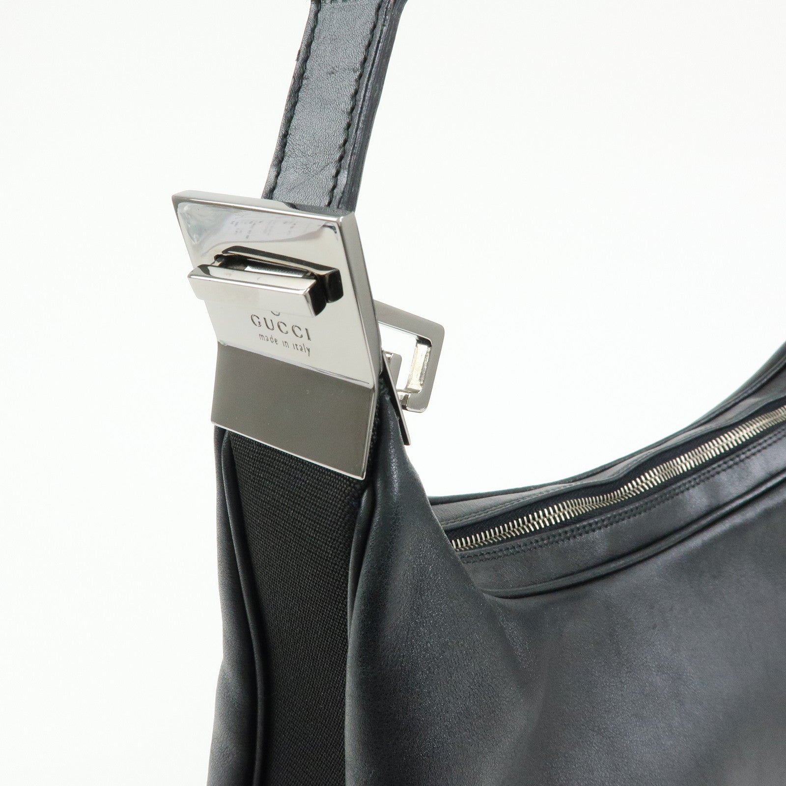 GUCCI Attache Leather Shoulder Bag Crossbody Bag Black 001・3341