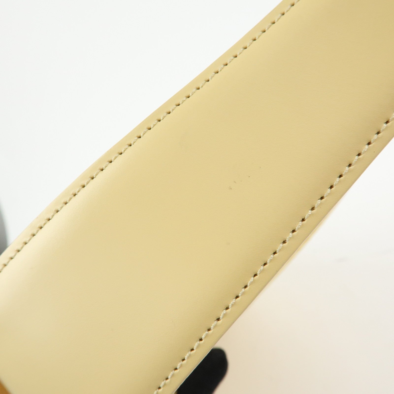 Louis Vuitton Epi Leather Verseau Shoulder Bag Vanilla M5281A