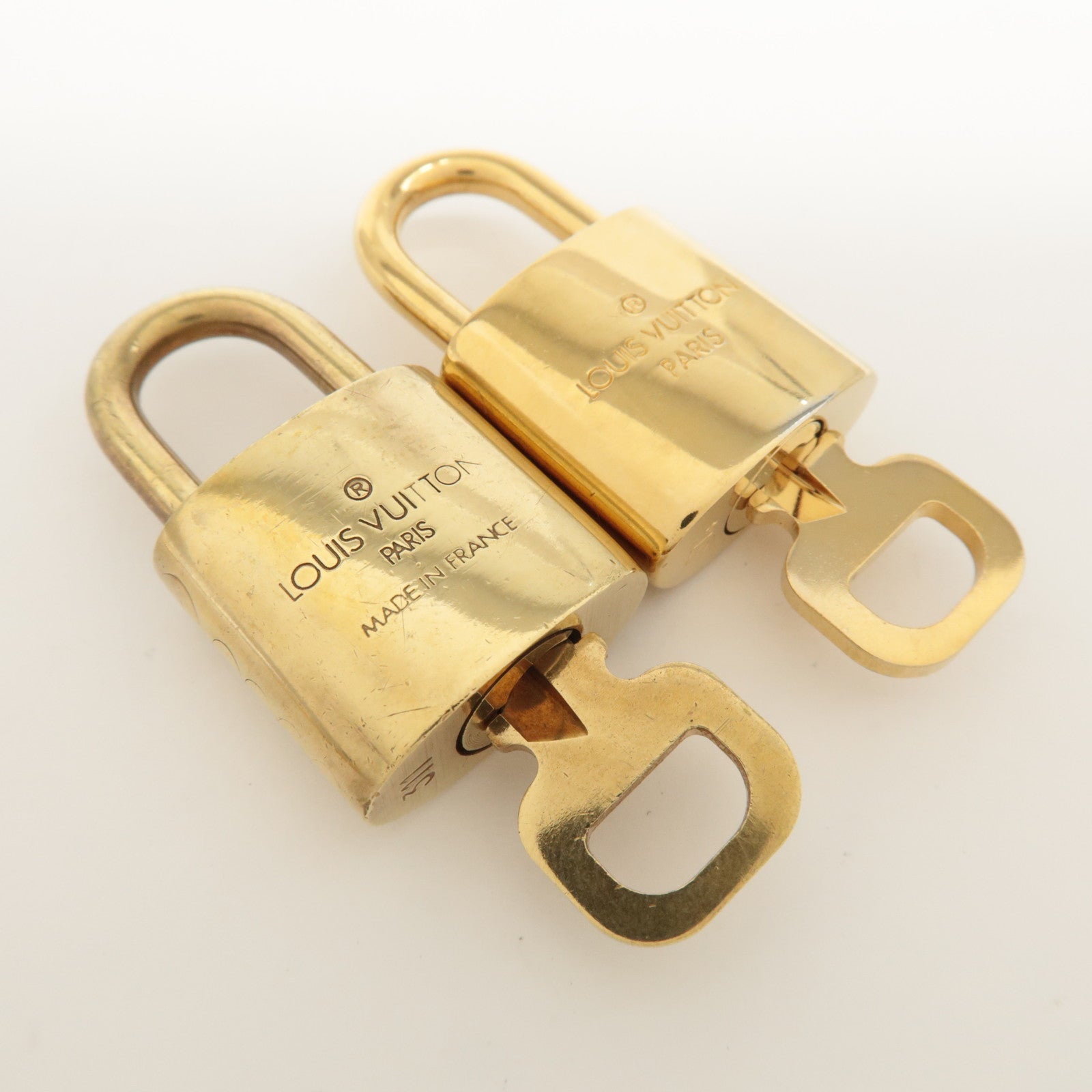 Louis Vuitton Set of 10 Lock & Key Cadena Key Lock Metal Gold