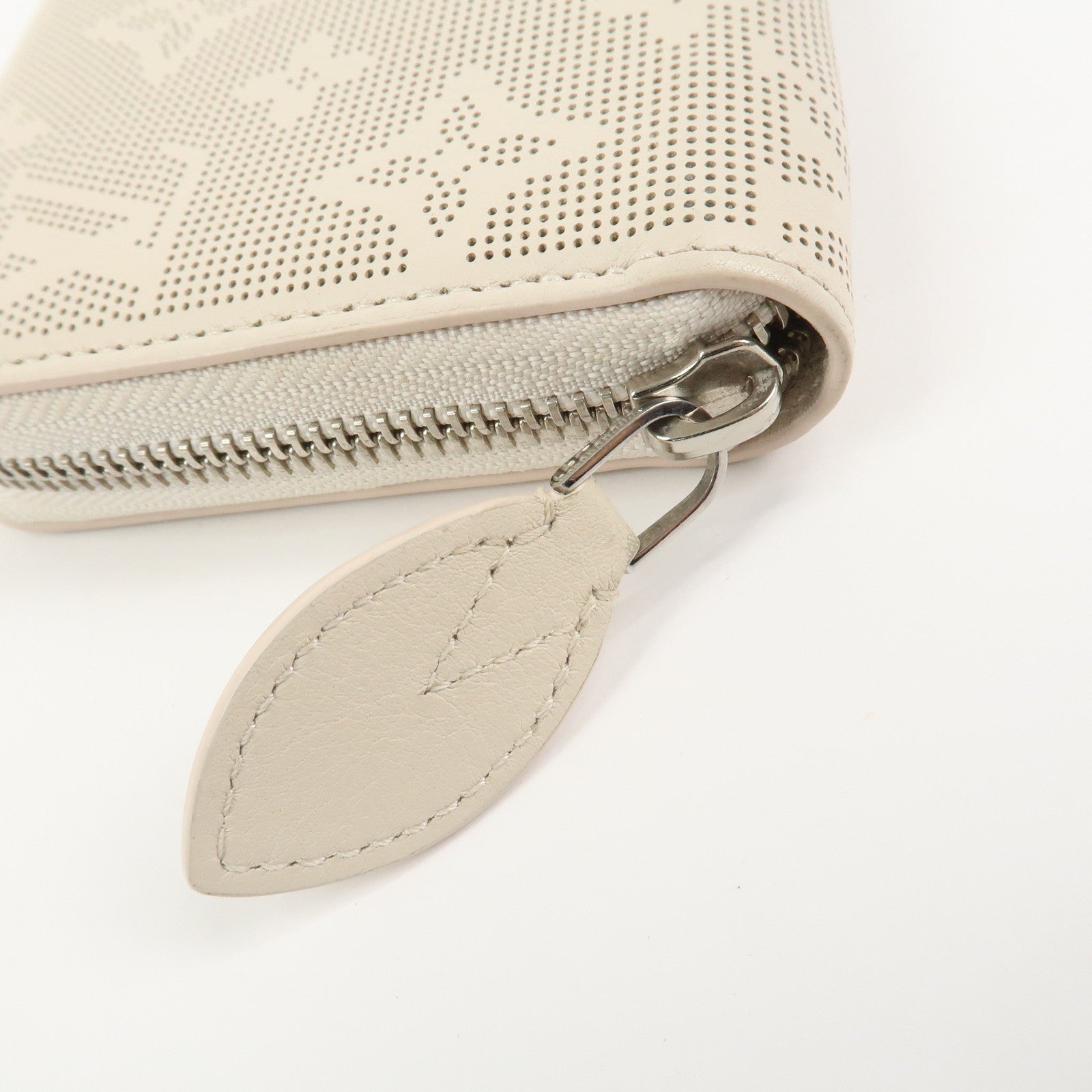 Louis Vuitton Monogram Mahina Reverse Round Zippy Wallet M83029