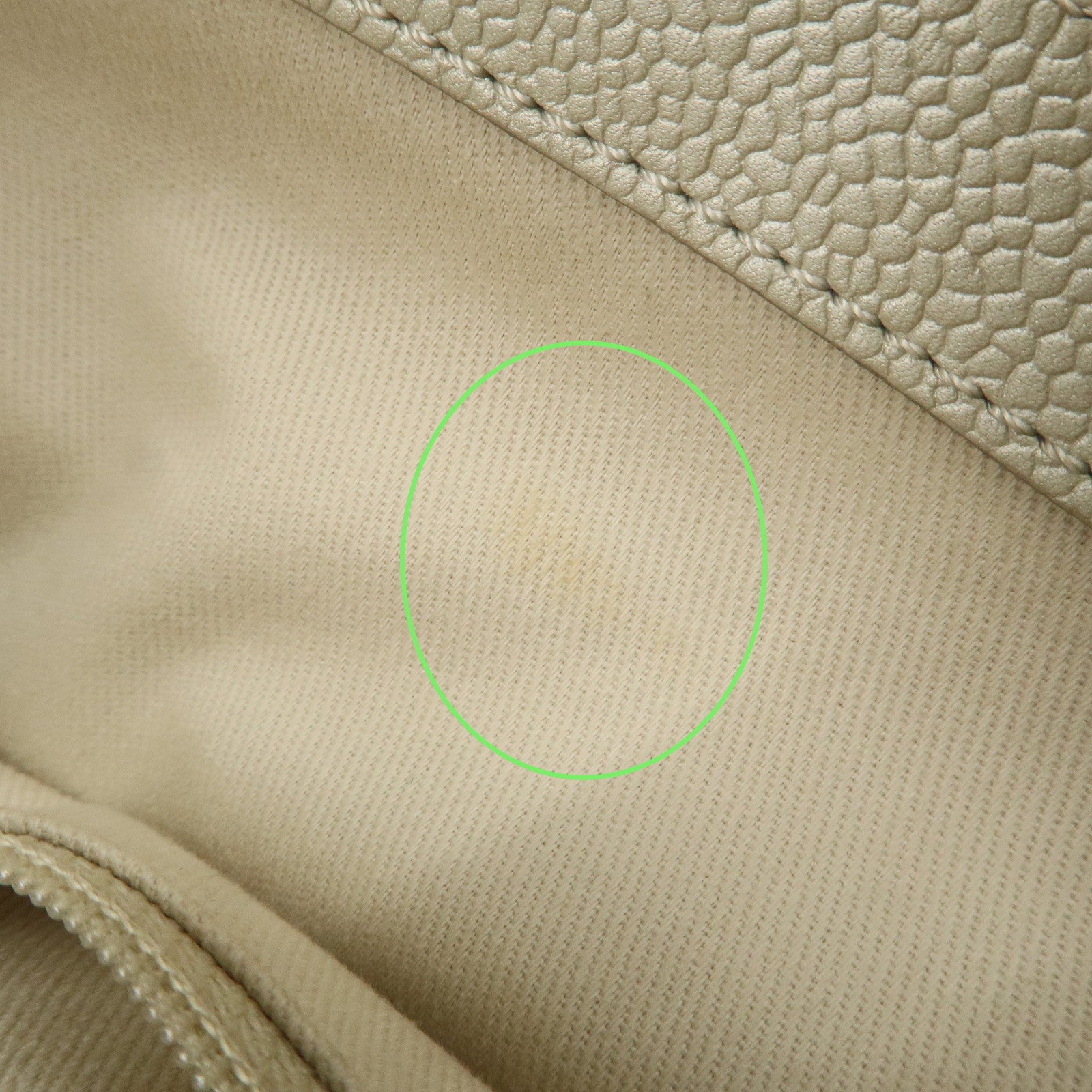 CHANEL Logo Caviarskin Chain Shoulder Bag White Silver HDW