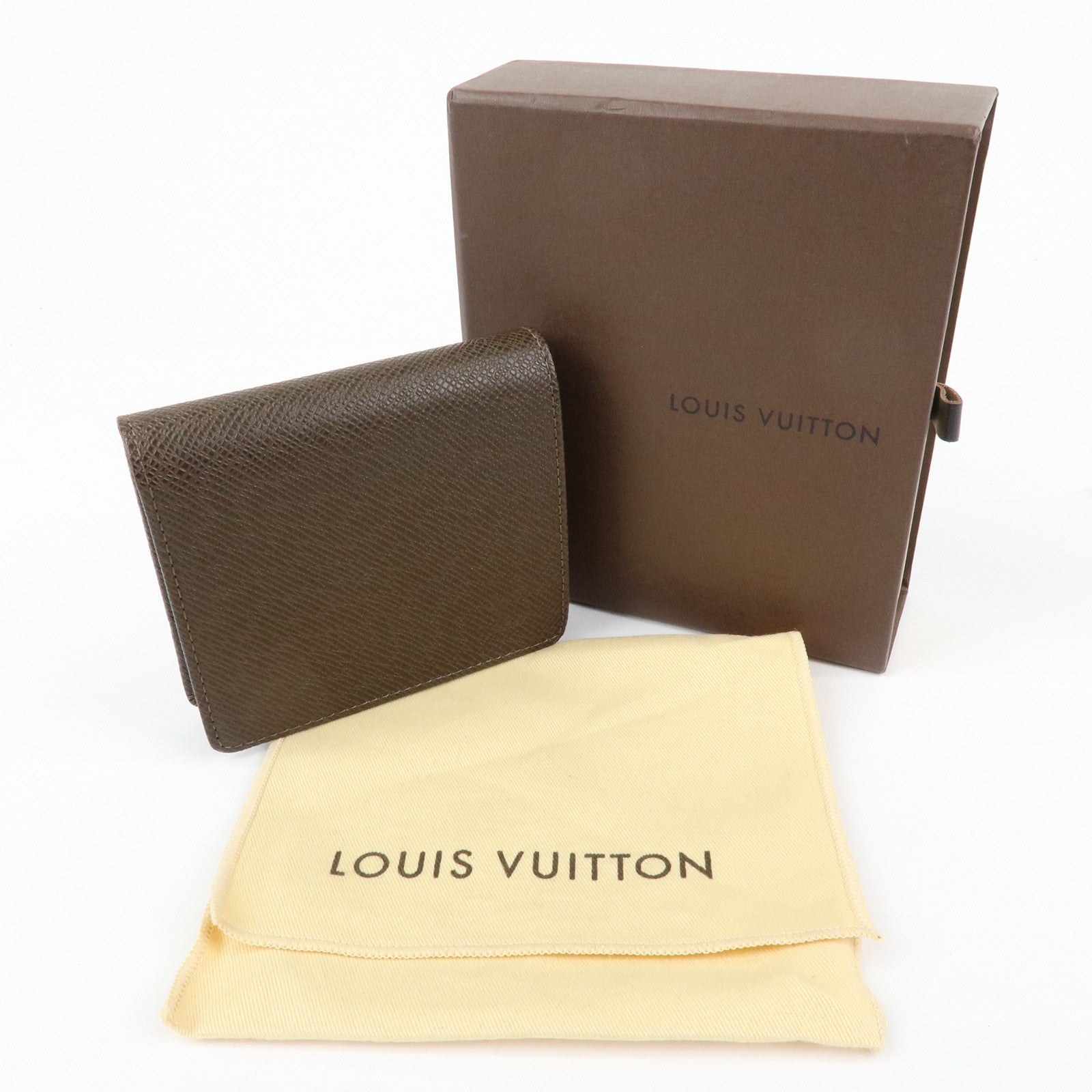 Louis Vuitton Taiga Porte 3 Cartes Credit Bi-fold Wallet M30458