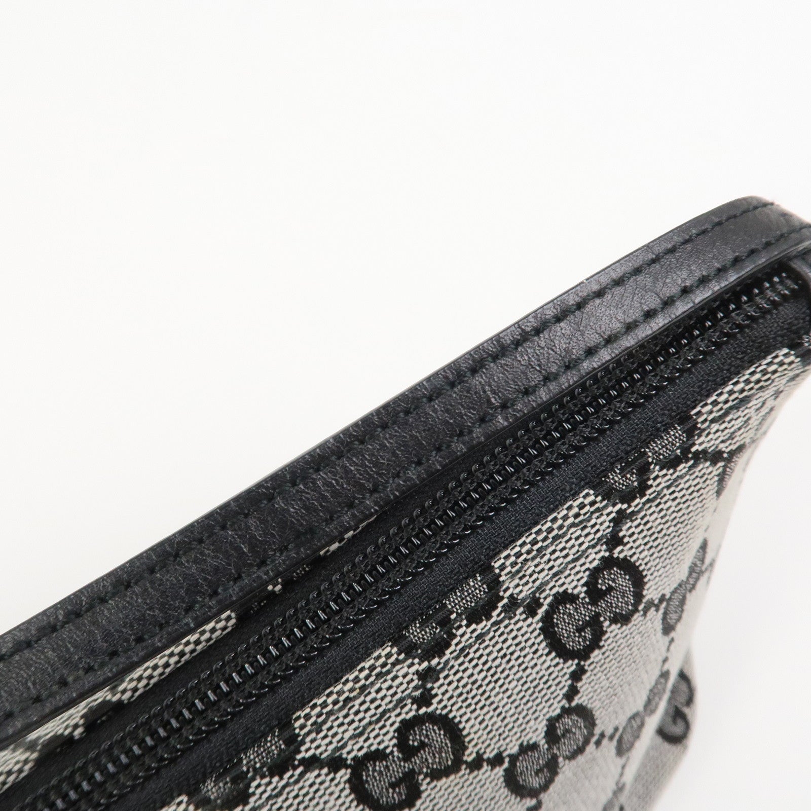 GUCCI Boat Bag GG Canvas Leather Accessory Pouch Hand Bag 039.1103