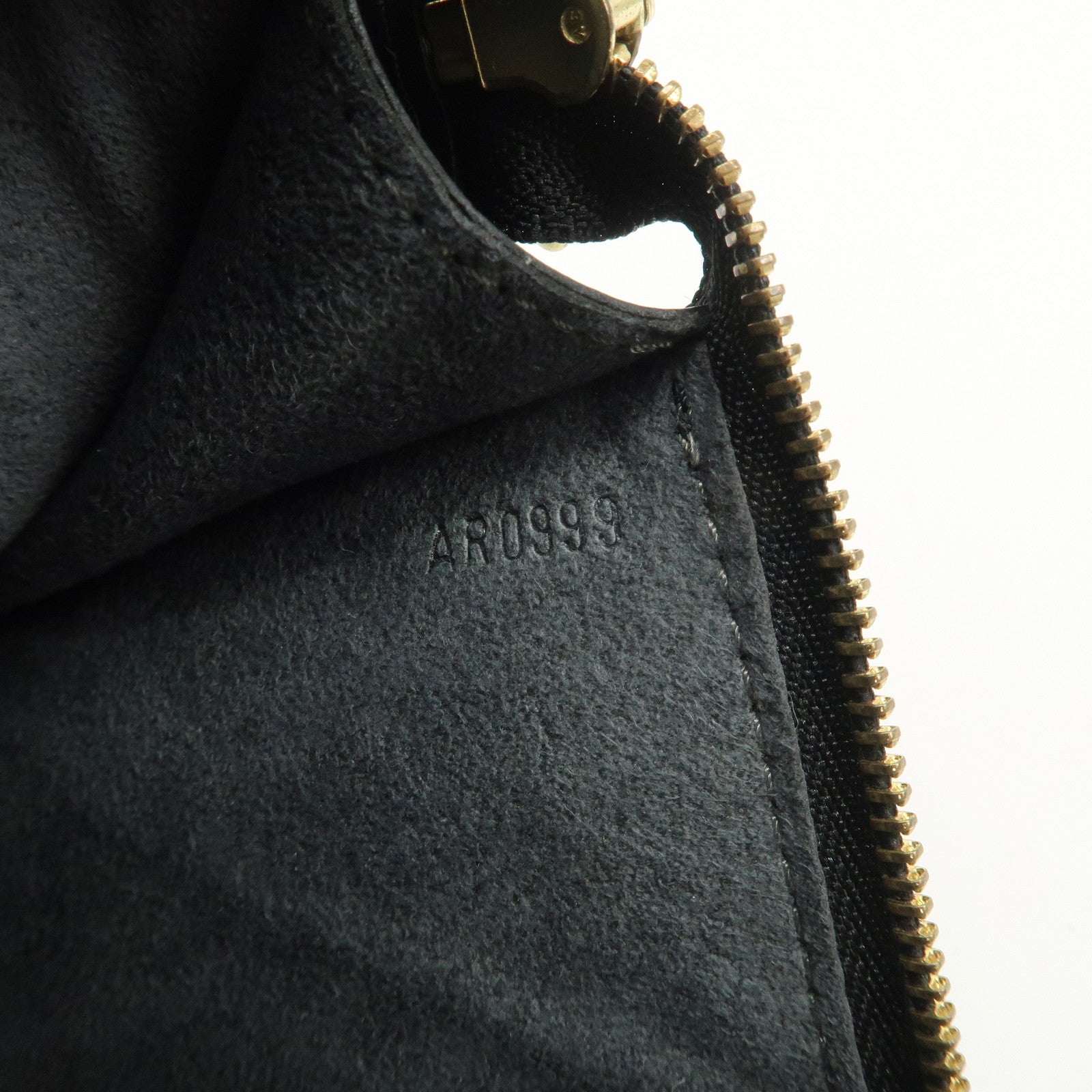 Louis Vuitton Epi Pochette Accessoires Hand Bag Noir M52942