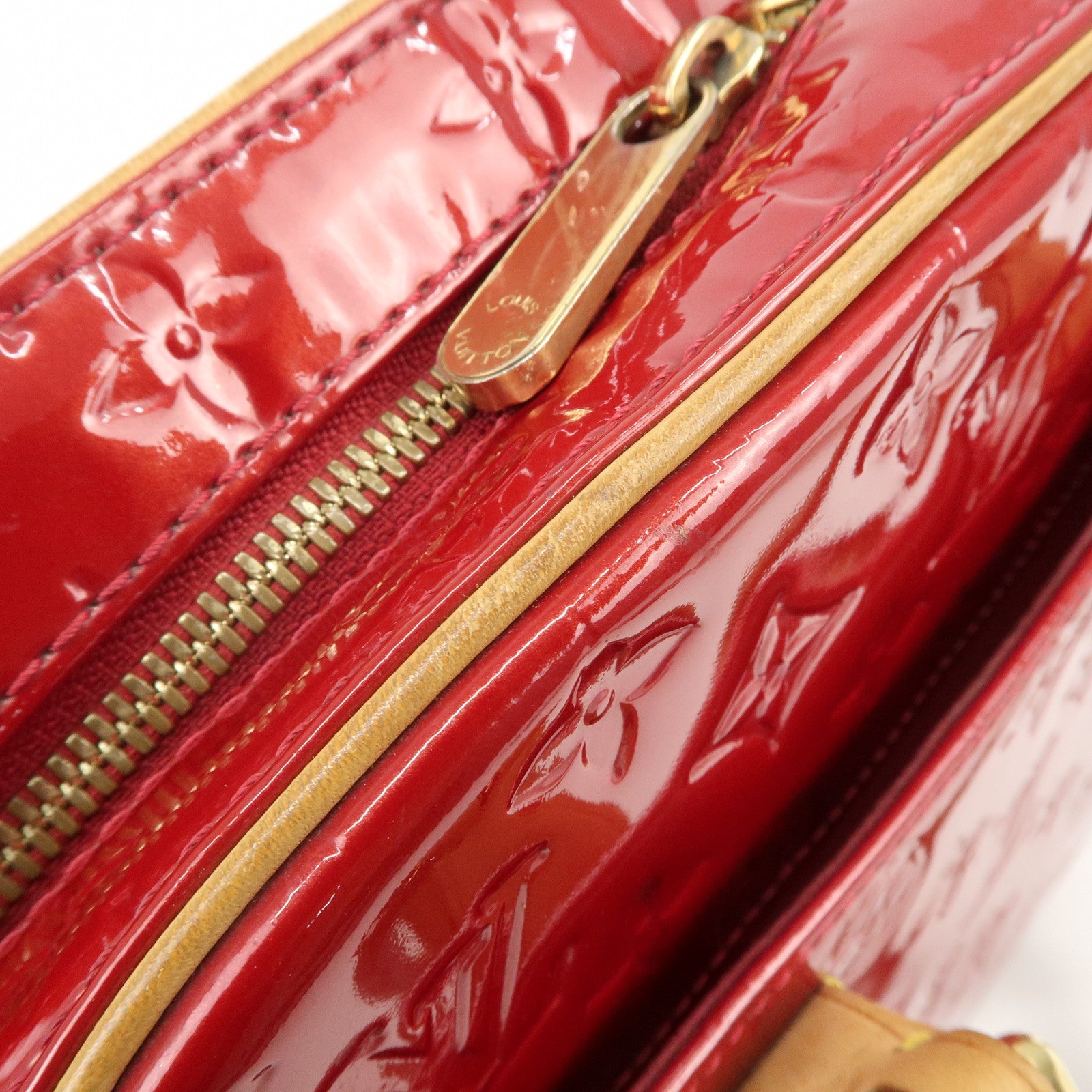 Louis Vuitton Monogram Vernis Summit Drive Hand Bag Red M93513