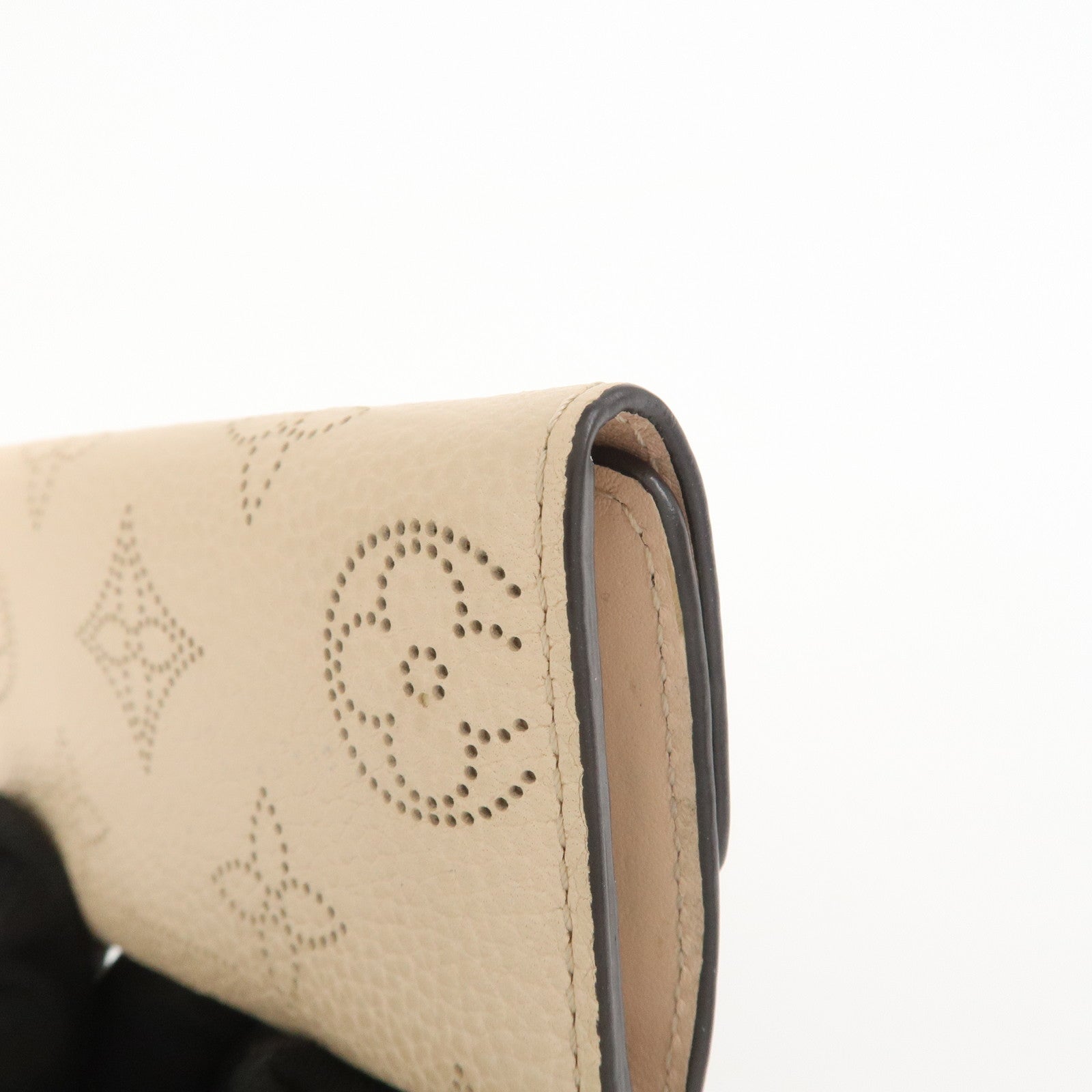 Louis Vuitton Monogram Mahina Multiclés 4 Key Case Magnolia M64056
