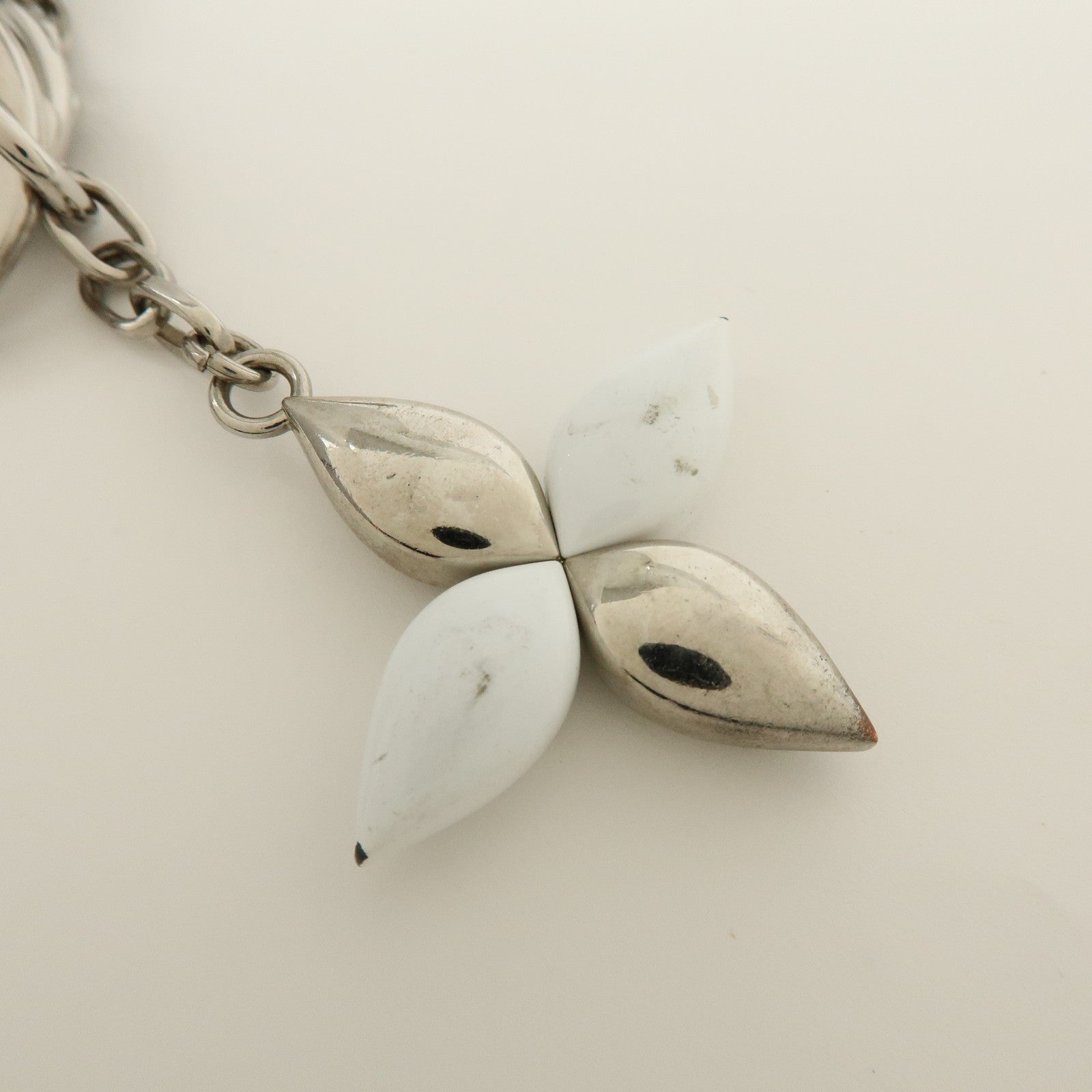 Louis Vuitton Twist Metal Bag Charm Key Holder Silver White M68010