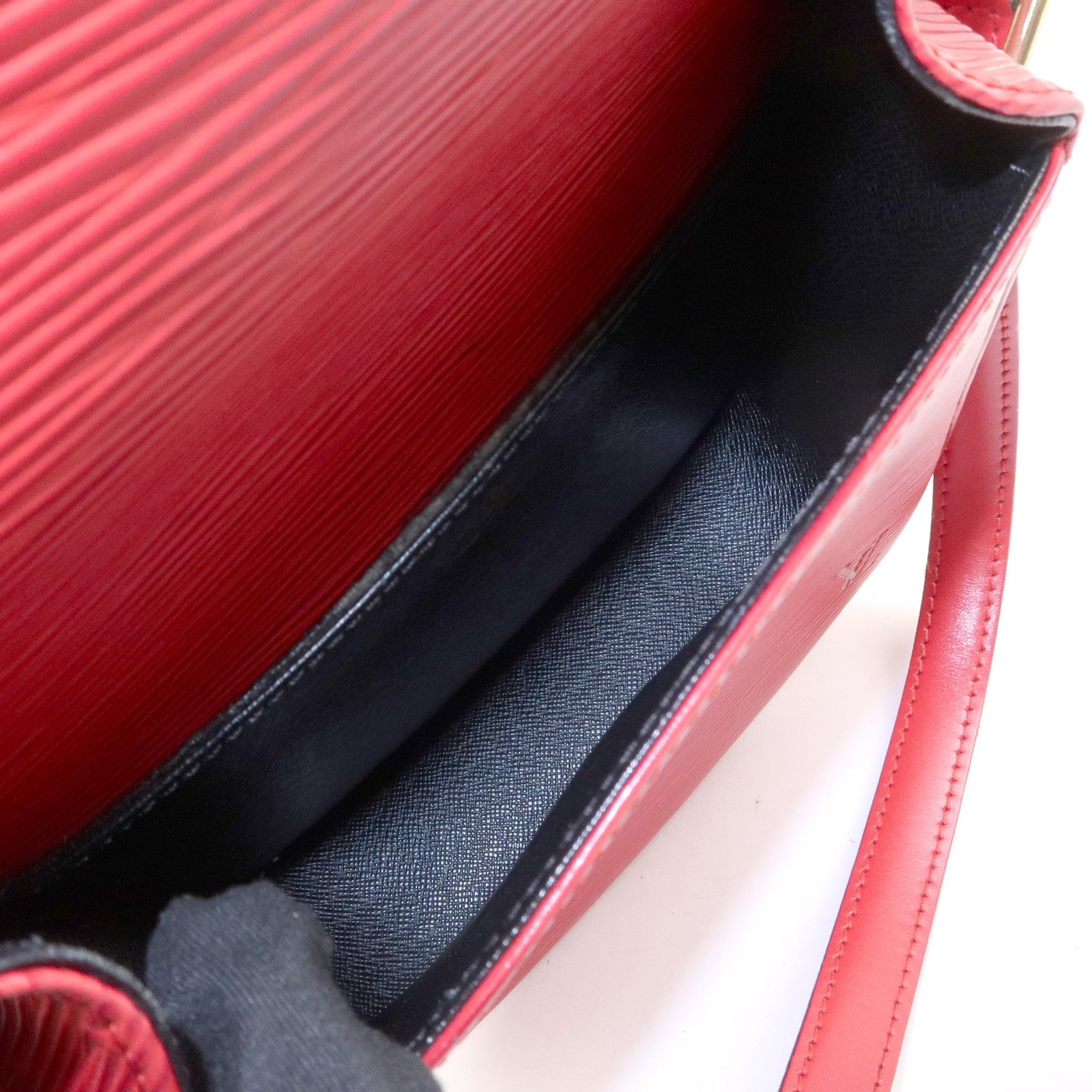 Louis Vuitton Epi Mini Saint Cloud Shoulder Bag Red M52217