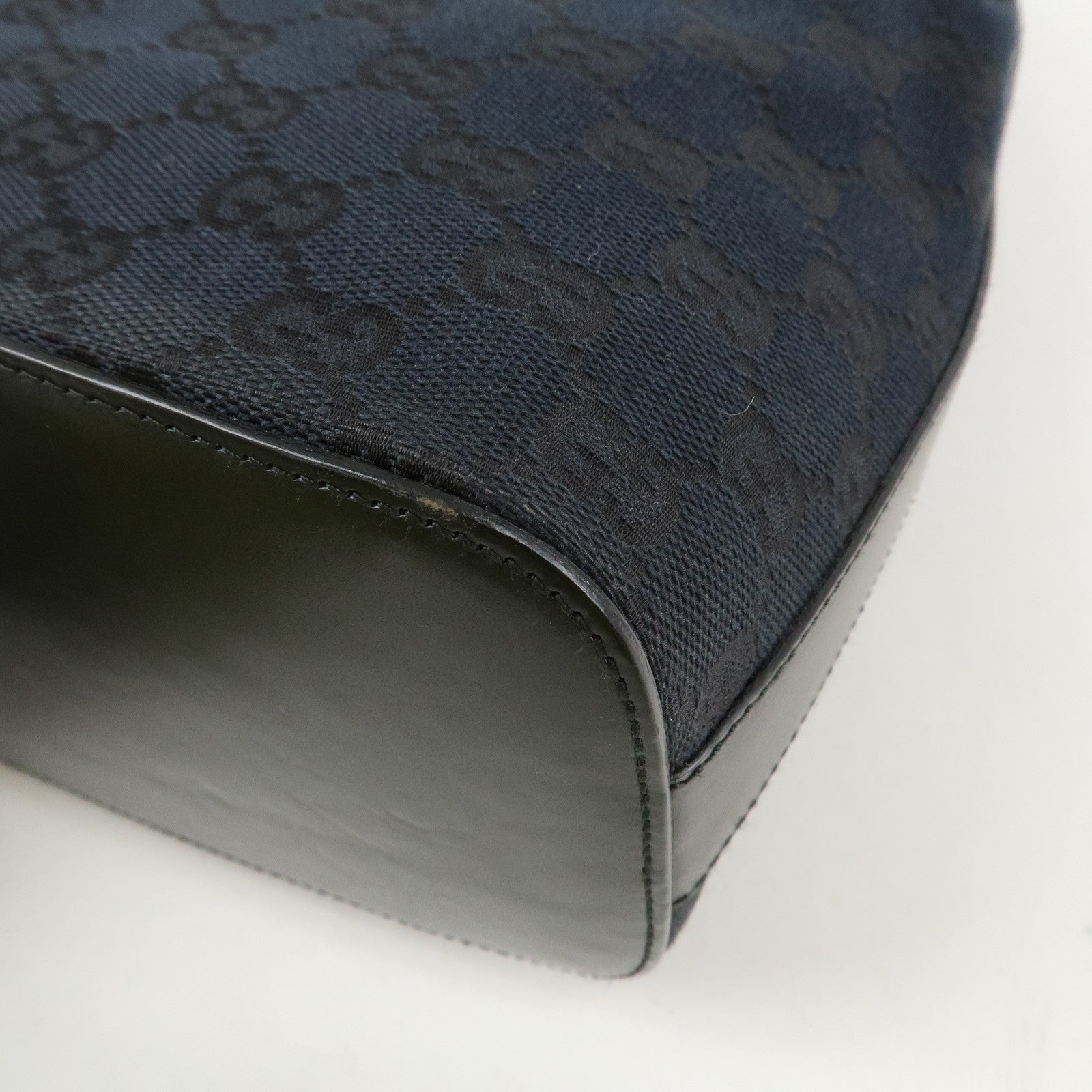 GUCCI GG Canvas Leather Shoulder Bag Black 001.3814 Used