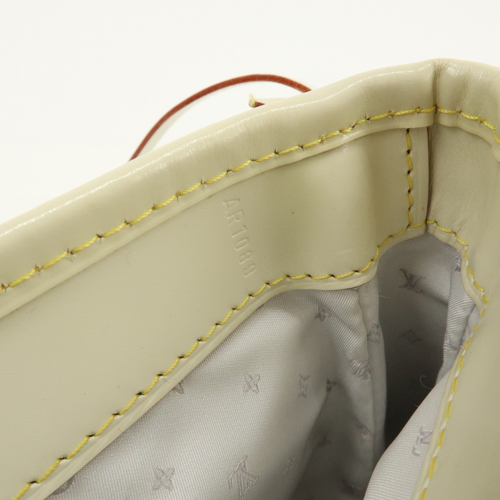 Louis Vuitton Suhali L’Essentiel Leather Shoulder Bag Bronc M95845