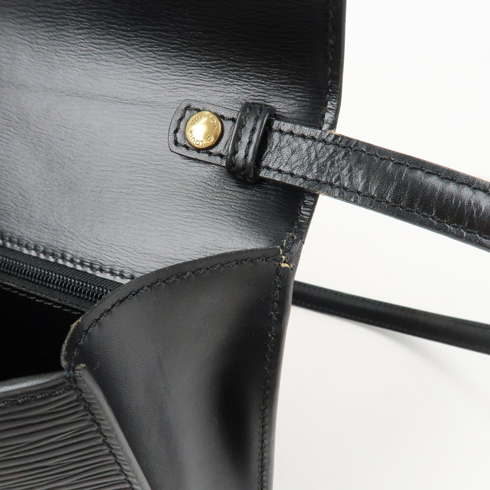Louis Vuitton Epi Leather Arche Shoulder Crossbody Bag Noir M52572