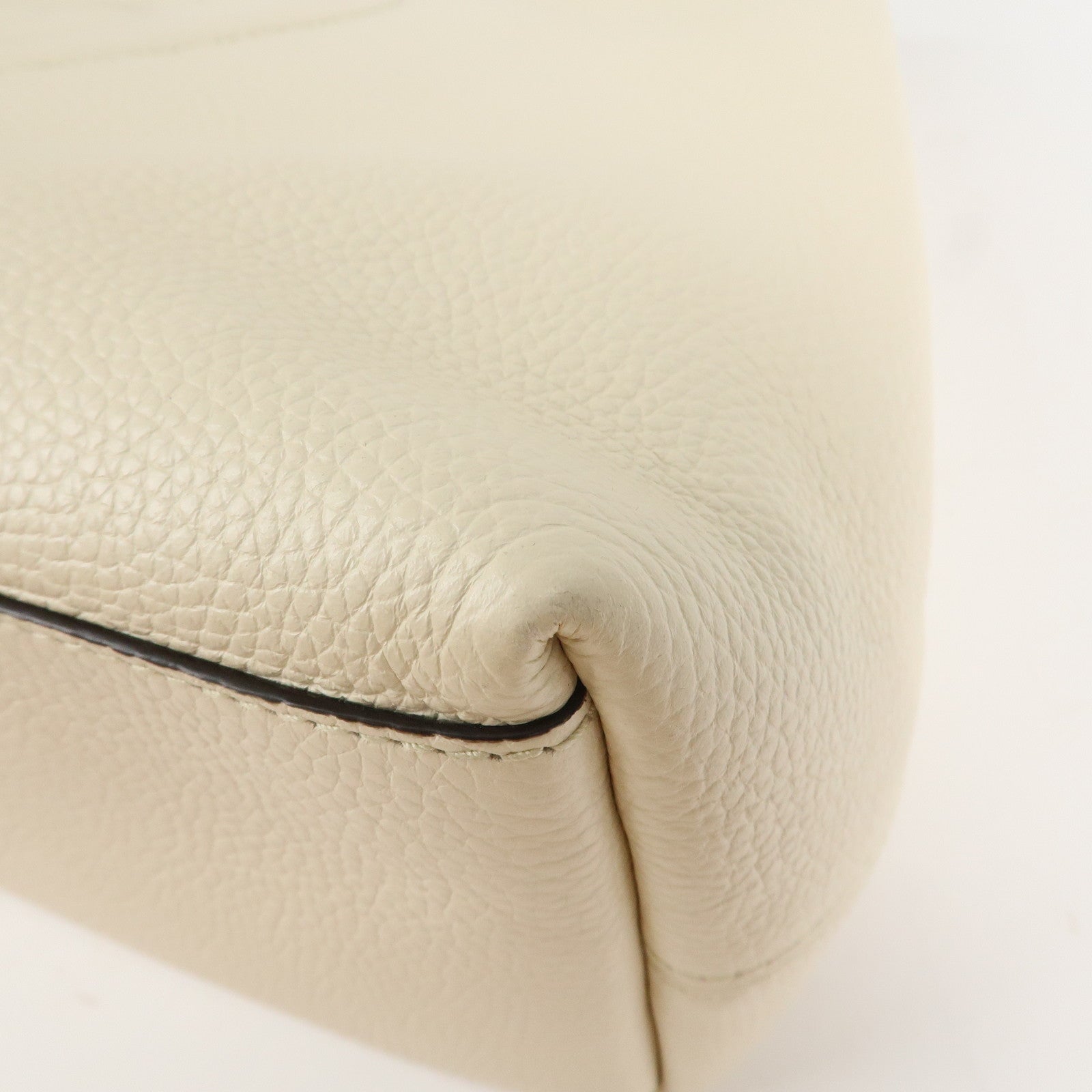 GUCCI SOHO Interlocking G Leather Chain Shoulder Bag White 536196