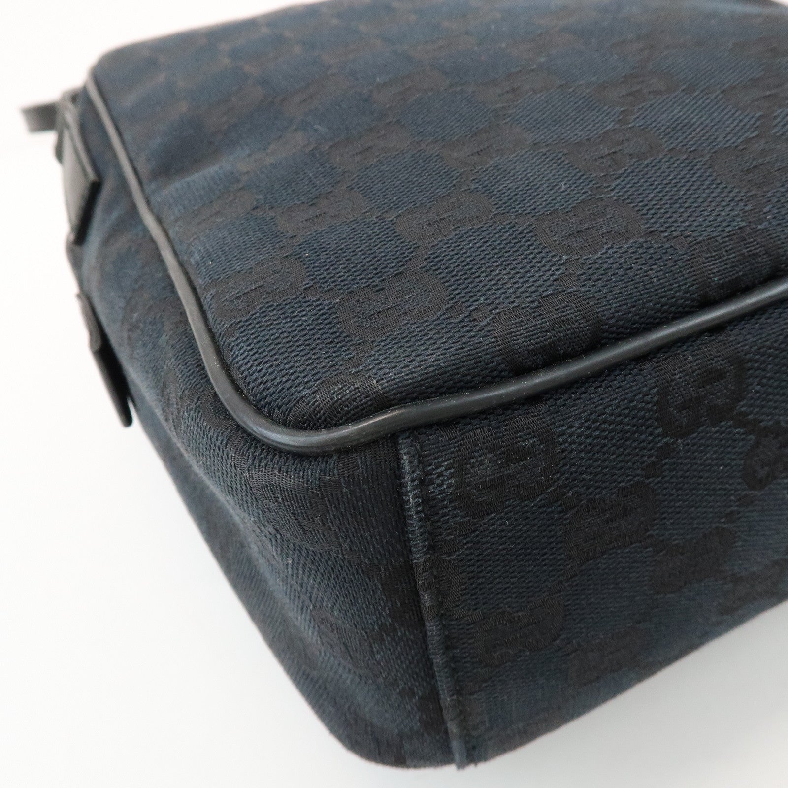 GUCCI GG Canvas Leather Shoulder Bag Black 018.1612.200047