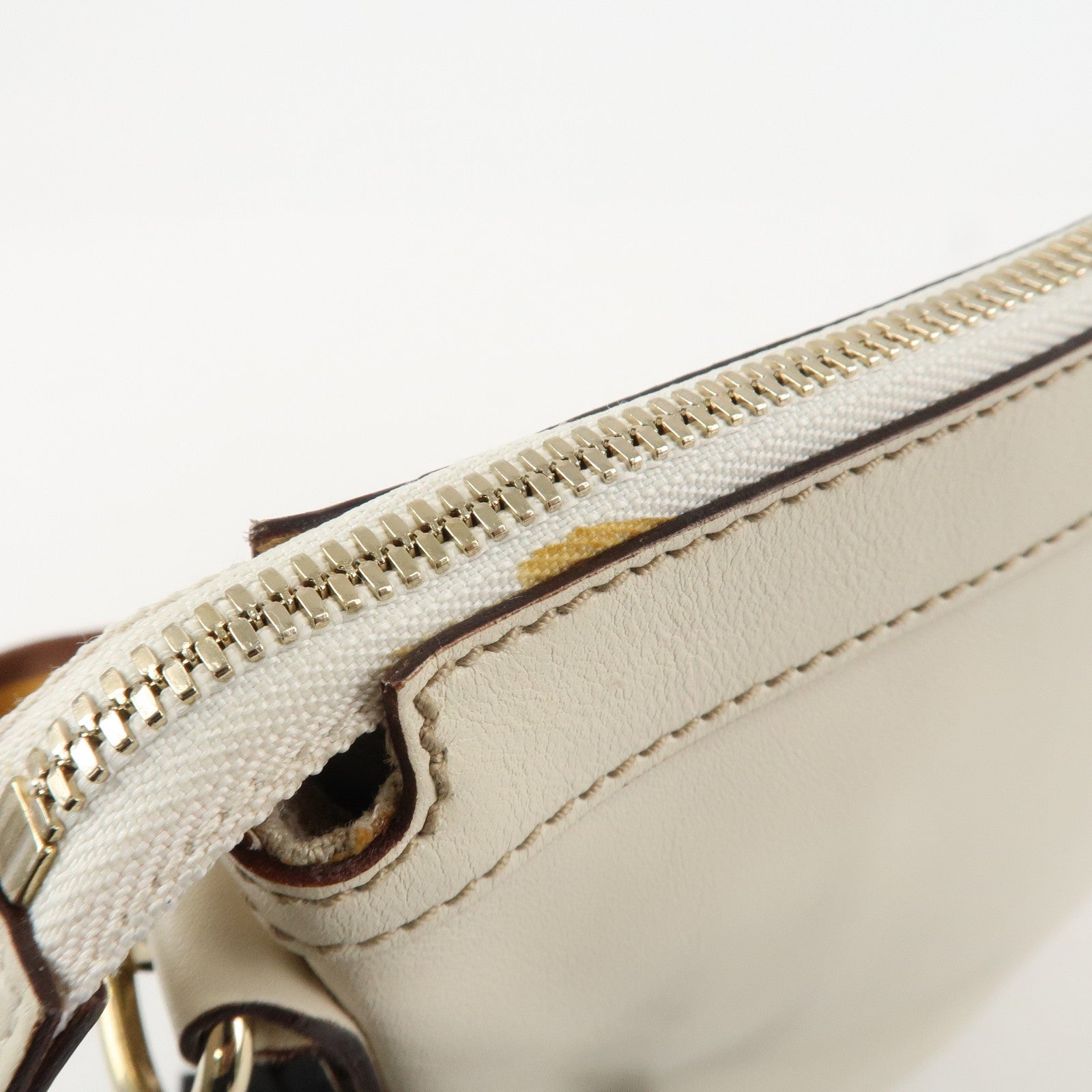 GUCCI Sherry Leather Shoulder Bag Ivory Used