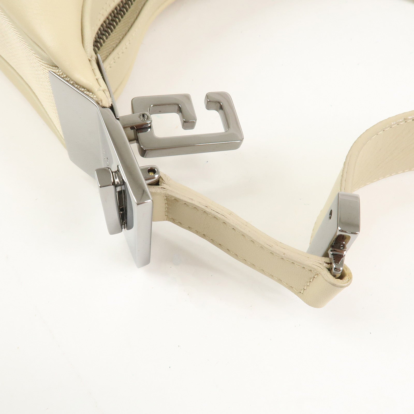 GUCCI Leather Shoulder Bag Ivory 001.3315