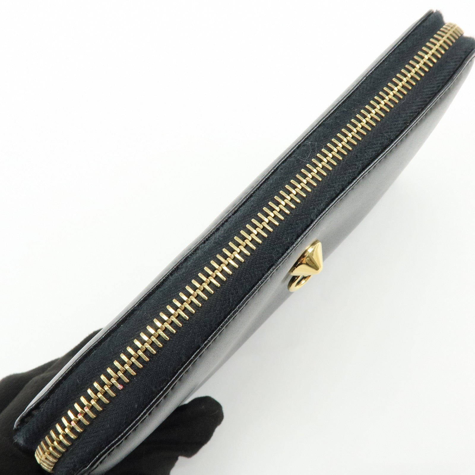 FENDI Leather Round Zippy Long Wallet Black 8M0299