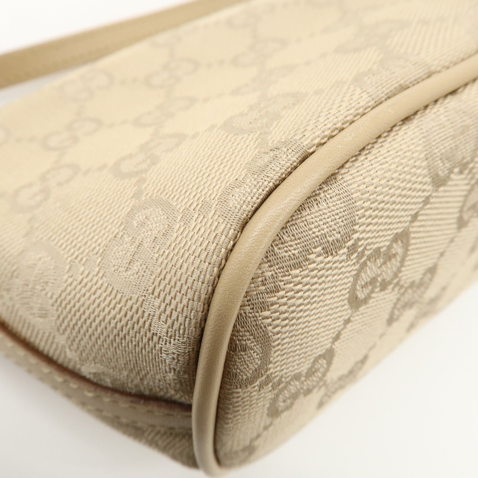 GUCCI Boat Bag GG Canvas Leather Hand Bag Pouch Beige 07198 Used