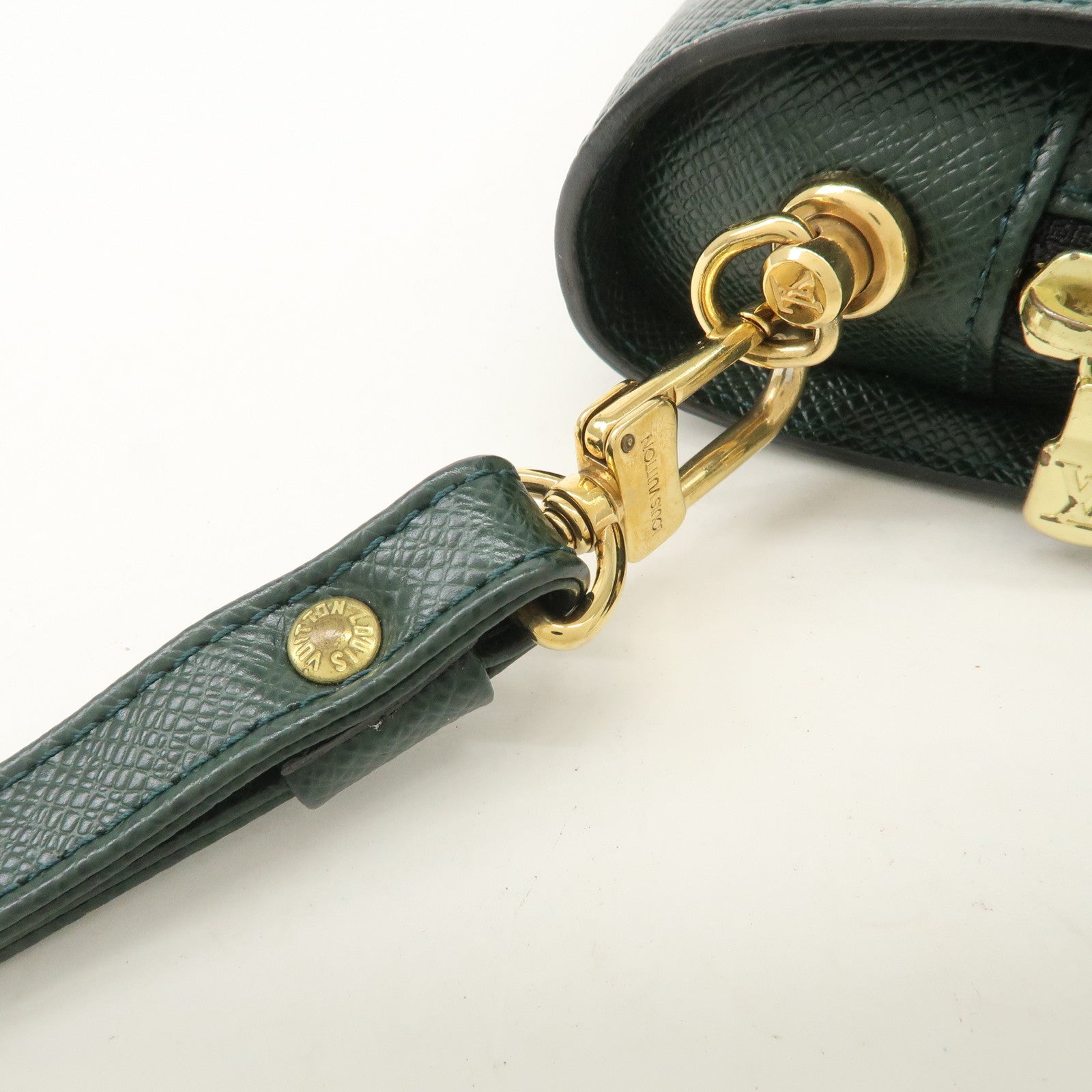 Louis Vuitton Taiga Baikal Clutch Bag Pouch Epicea M30184 Used