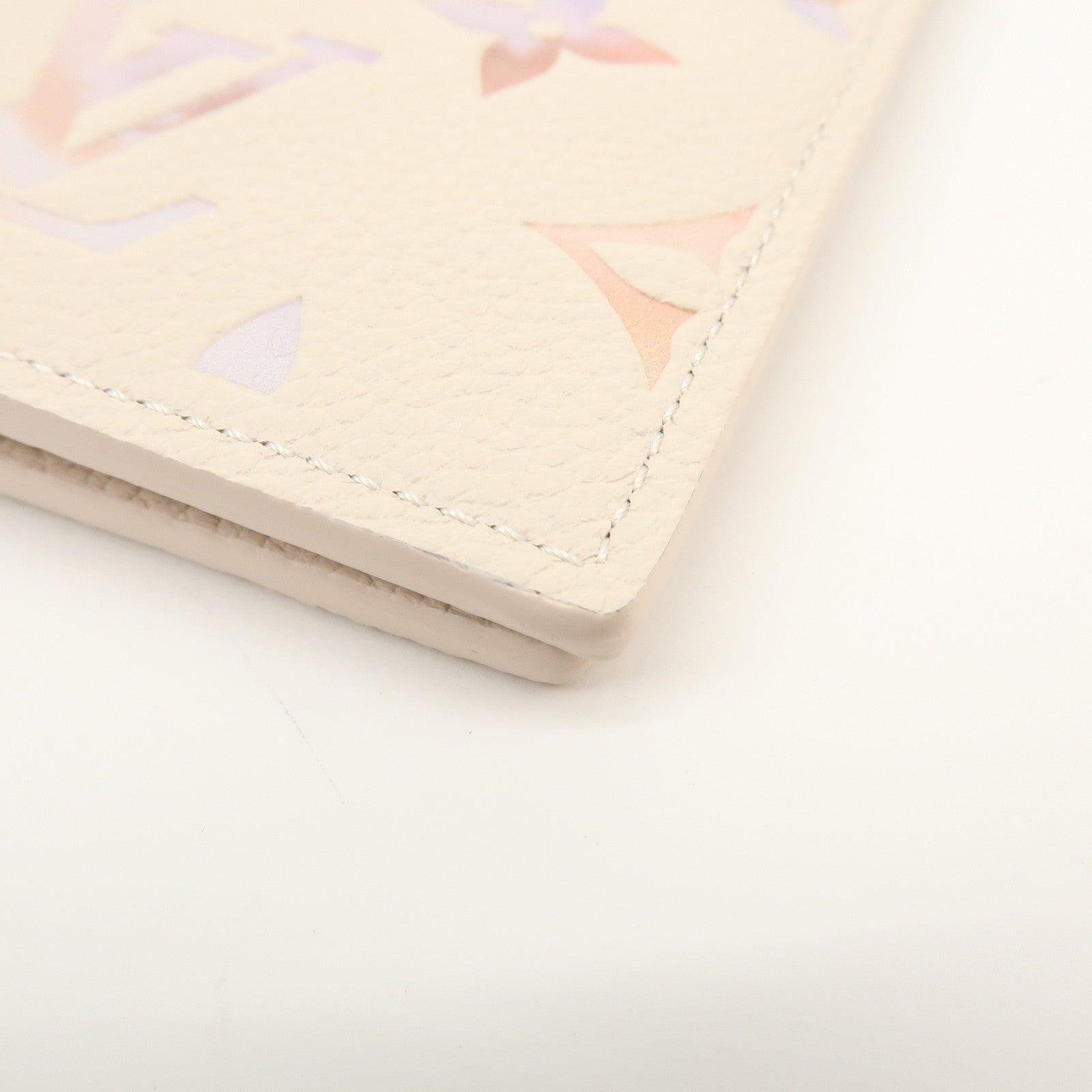 Louis Vuitton Monogram Empreinte Couverture de Passeport NM M25917