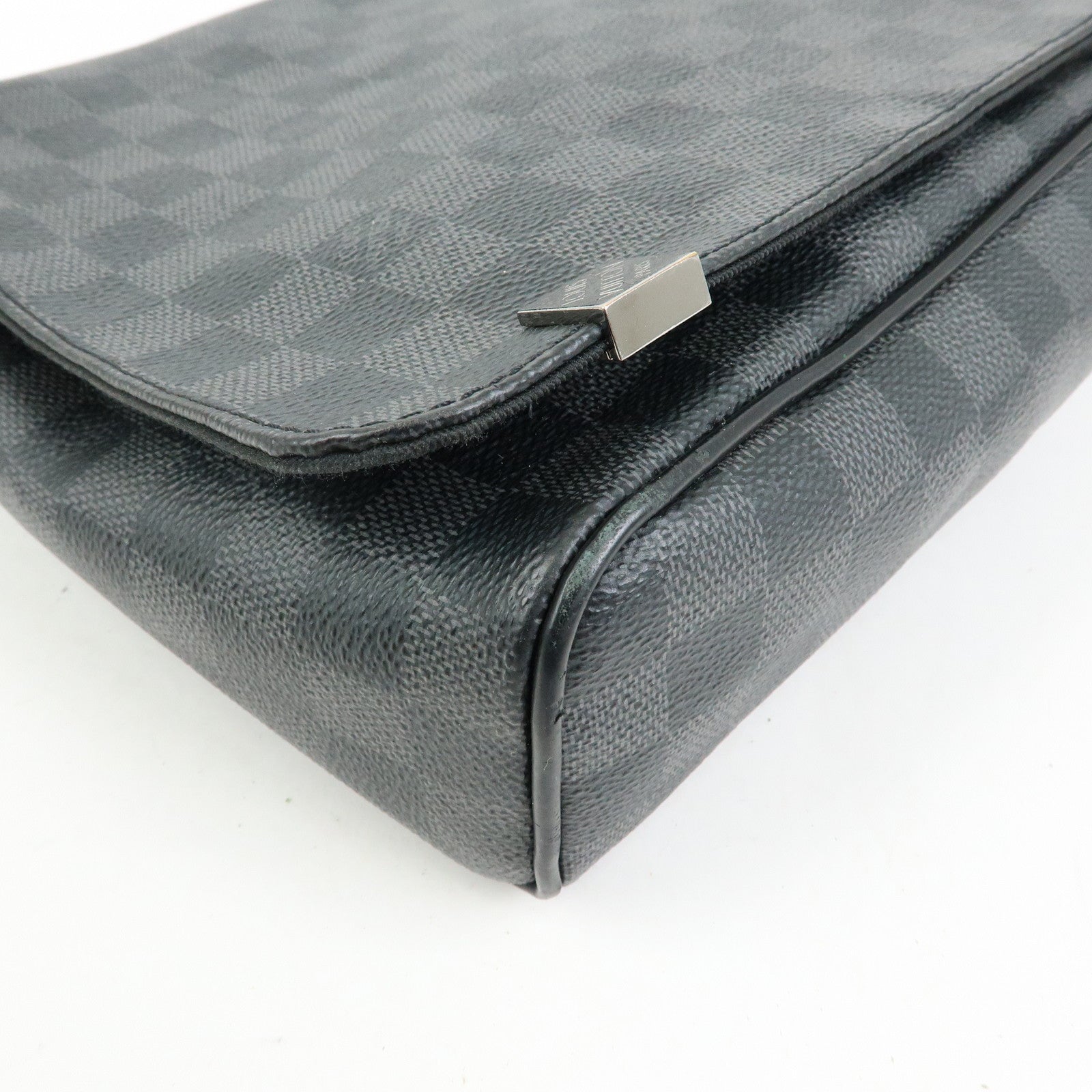 Louis Vuitton Damier Graphite District PM NM Crossbody Bag N41028
