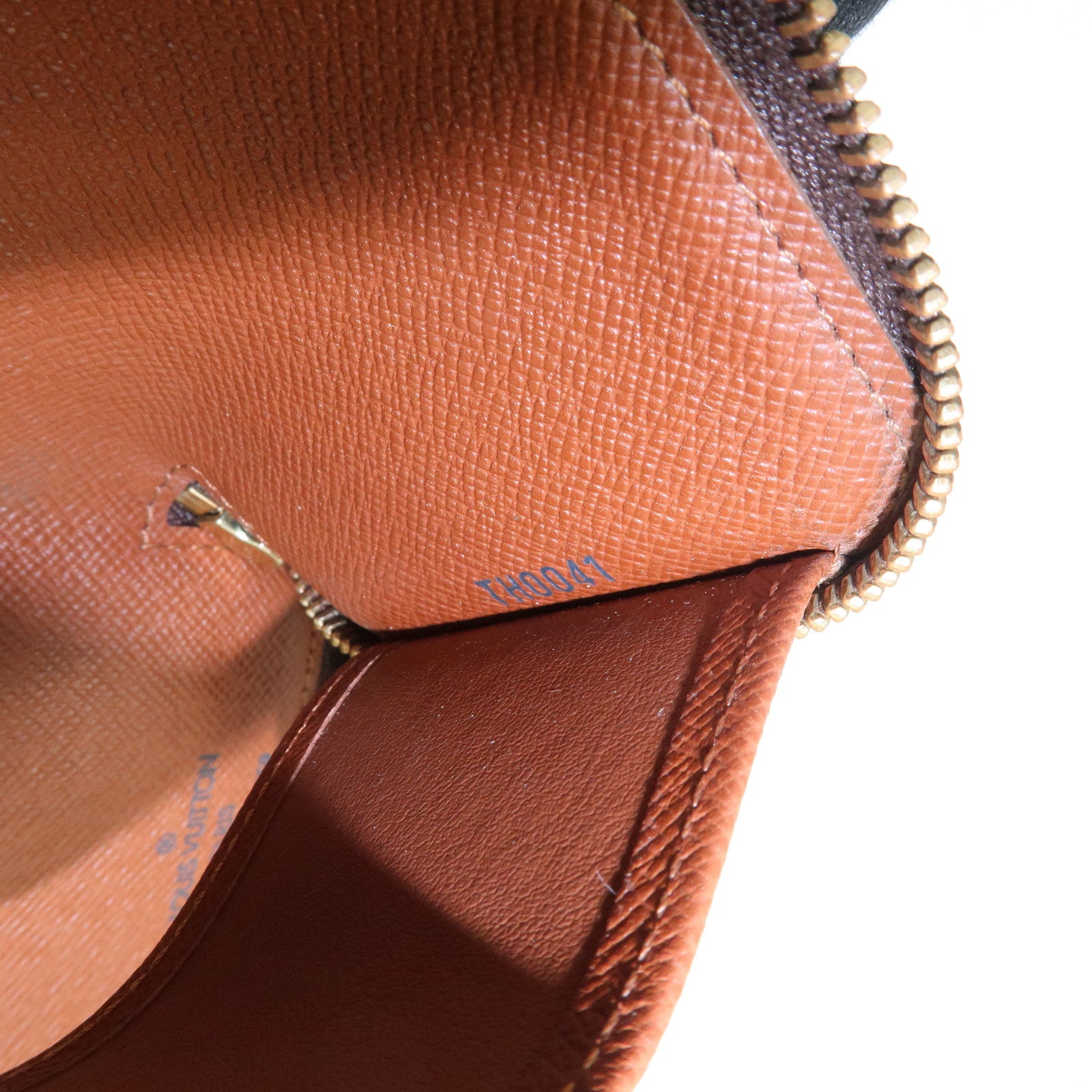 Louis Vuitton Monogram Pochette Cles 6 Key Case Key Holder M62610