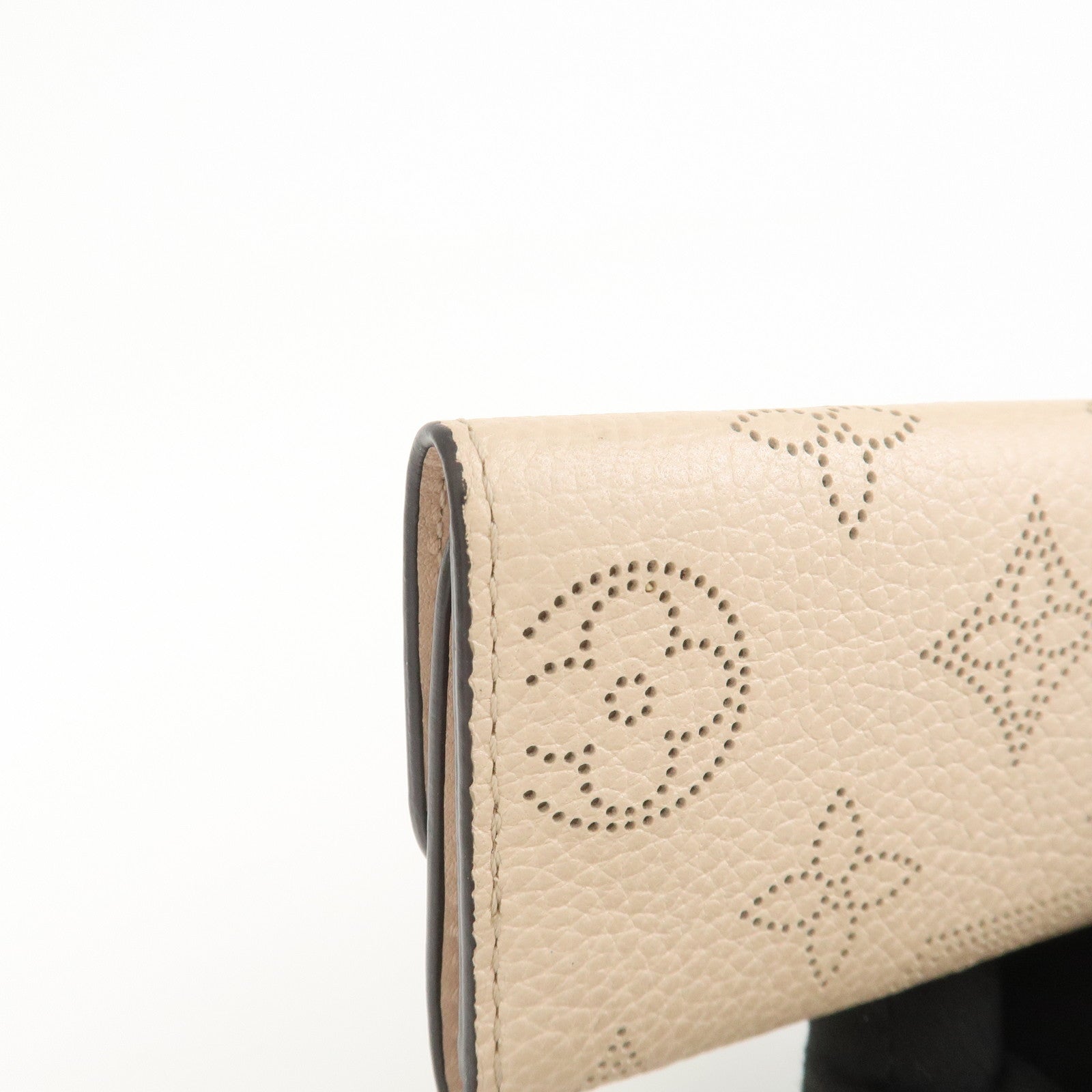 Louis Vuitton Monogram Mahina Multiclés 4 Key Case Magnolia M64056