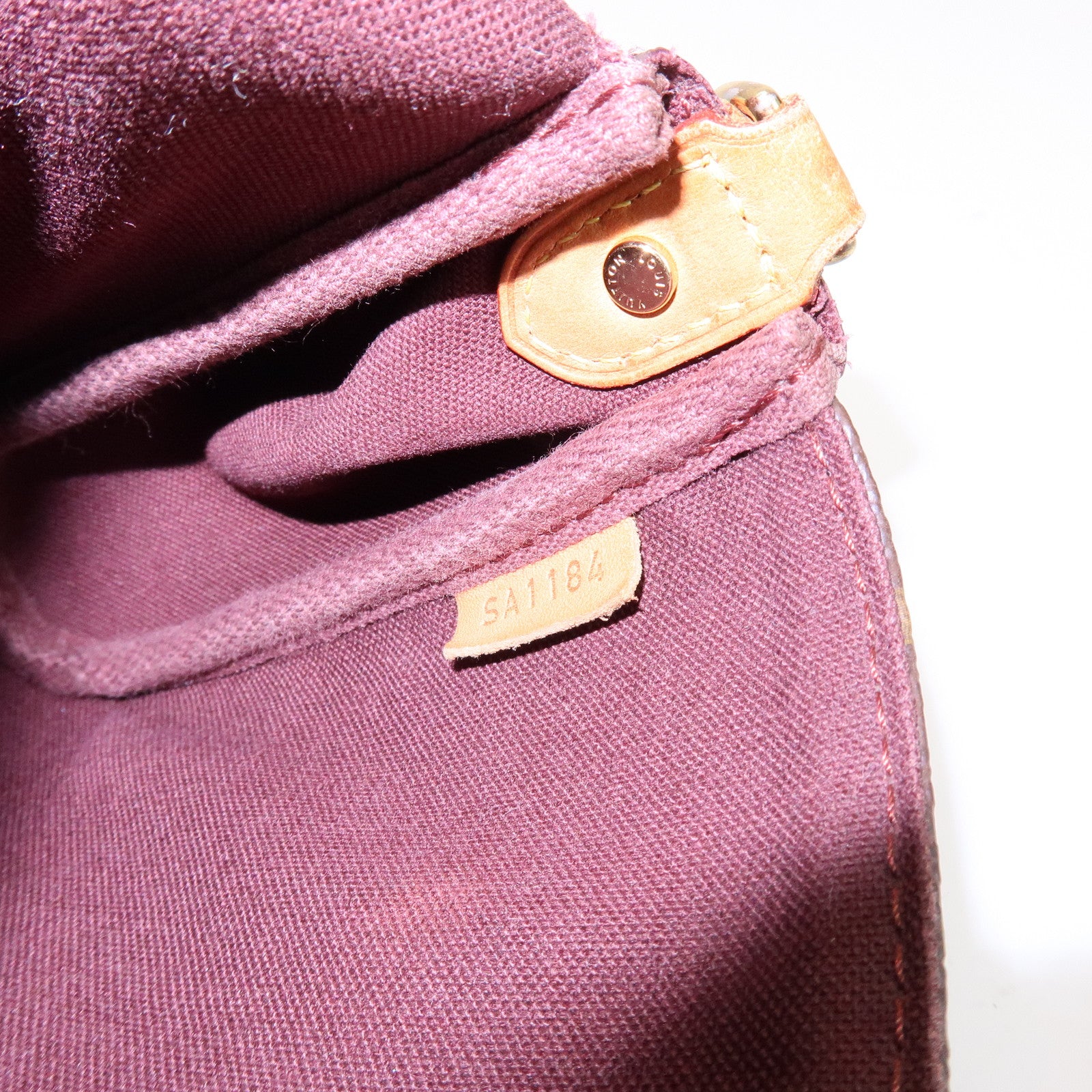 Louis Vuitton Monogram Favorite MM Shoulder Bag Brown M40718
