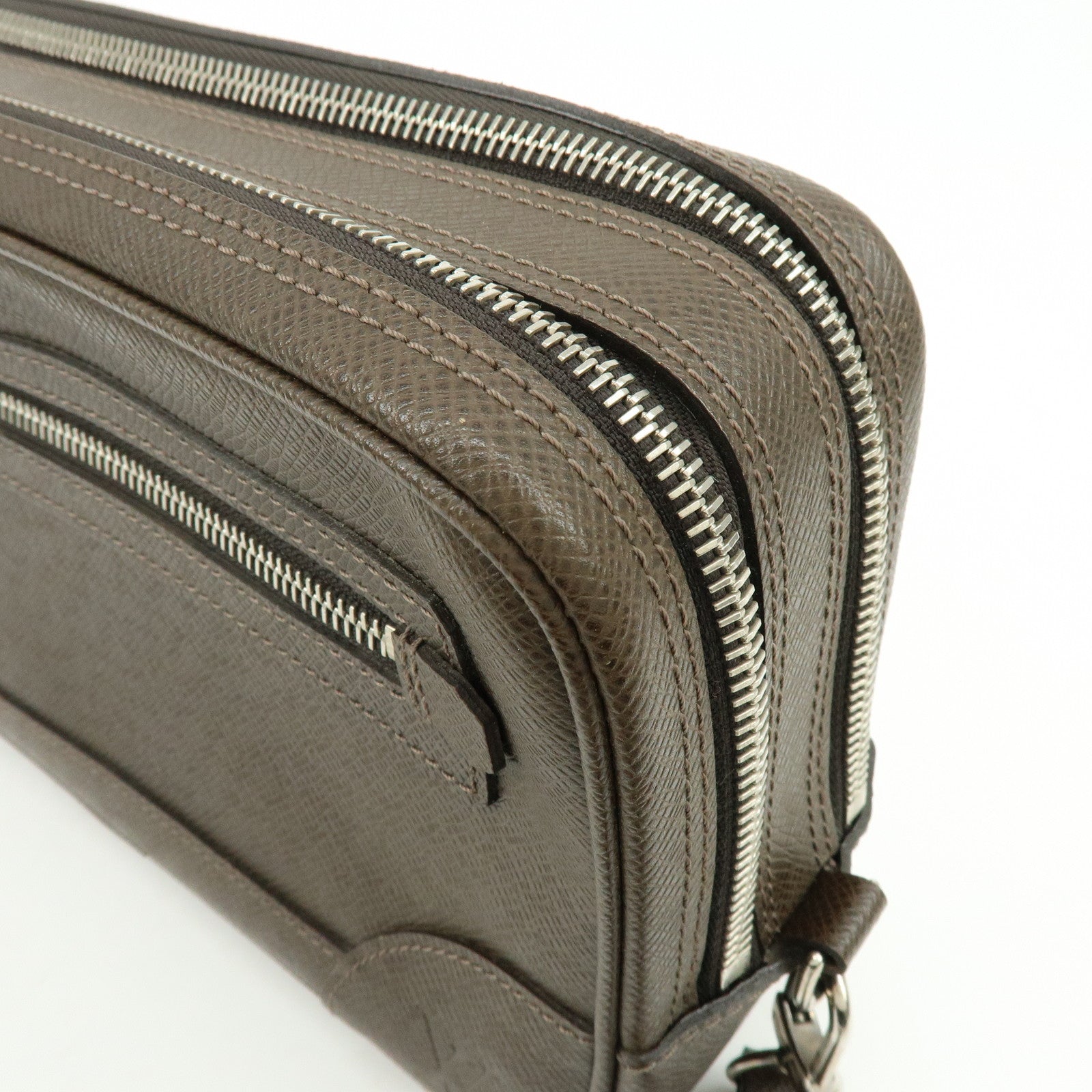 Louis Vuitton Taiga Neo Pavel Clultch Bag Grizzly M31148