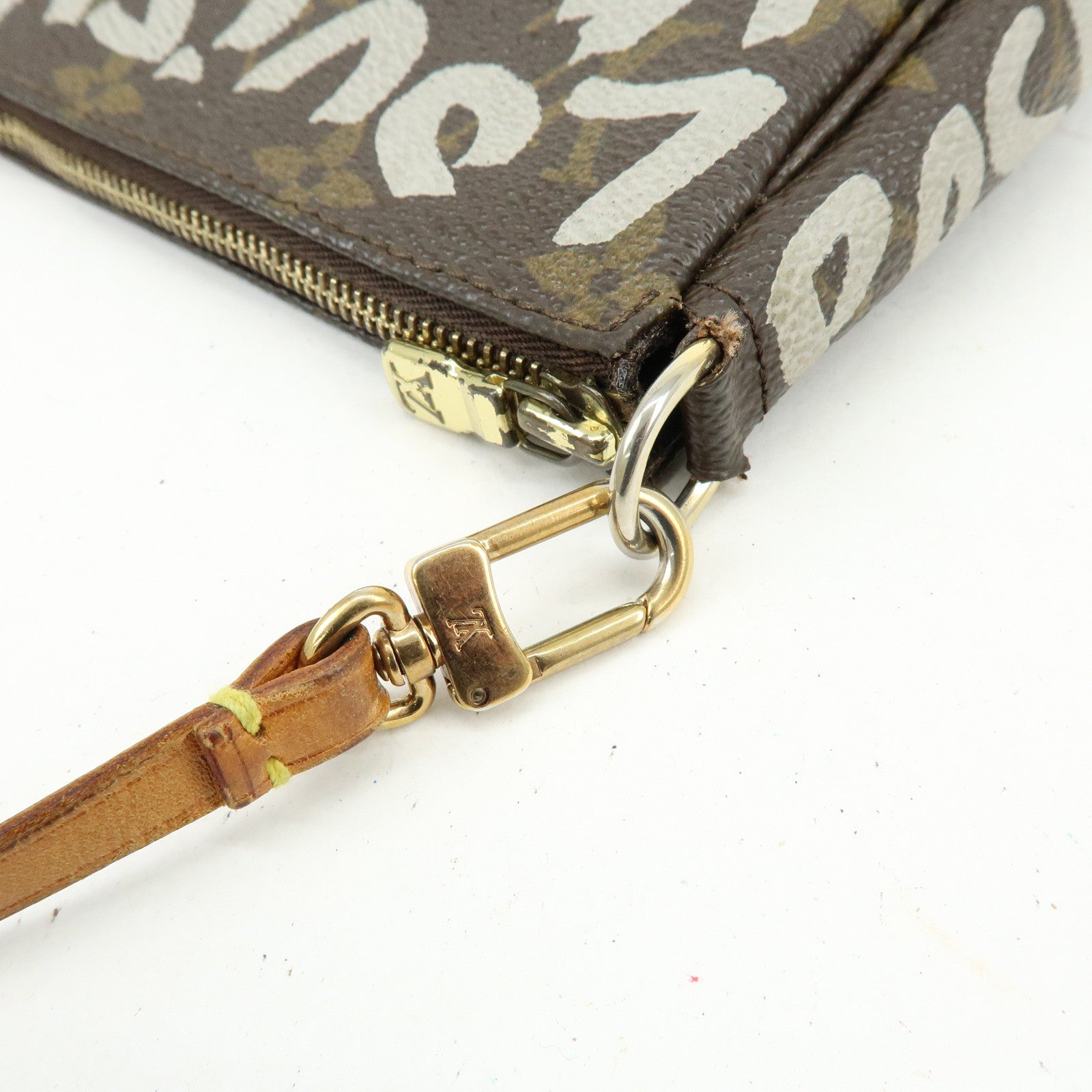 Louis Vuitton Monogram Graffiti Pochette Accessoires Pouch M92192