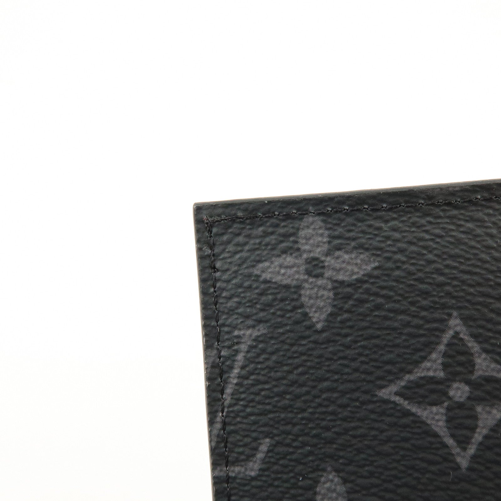 Louis Vuitton Monogram Eclips Couverture de Passeport NM M64501