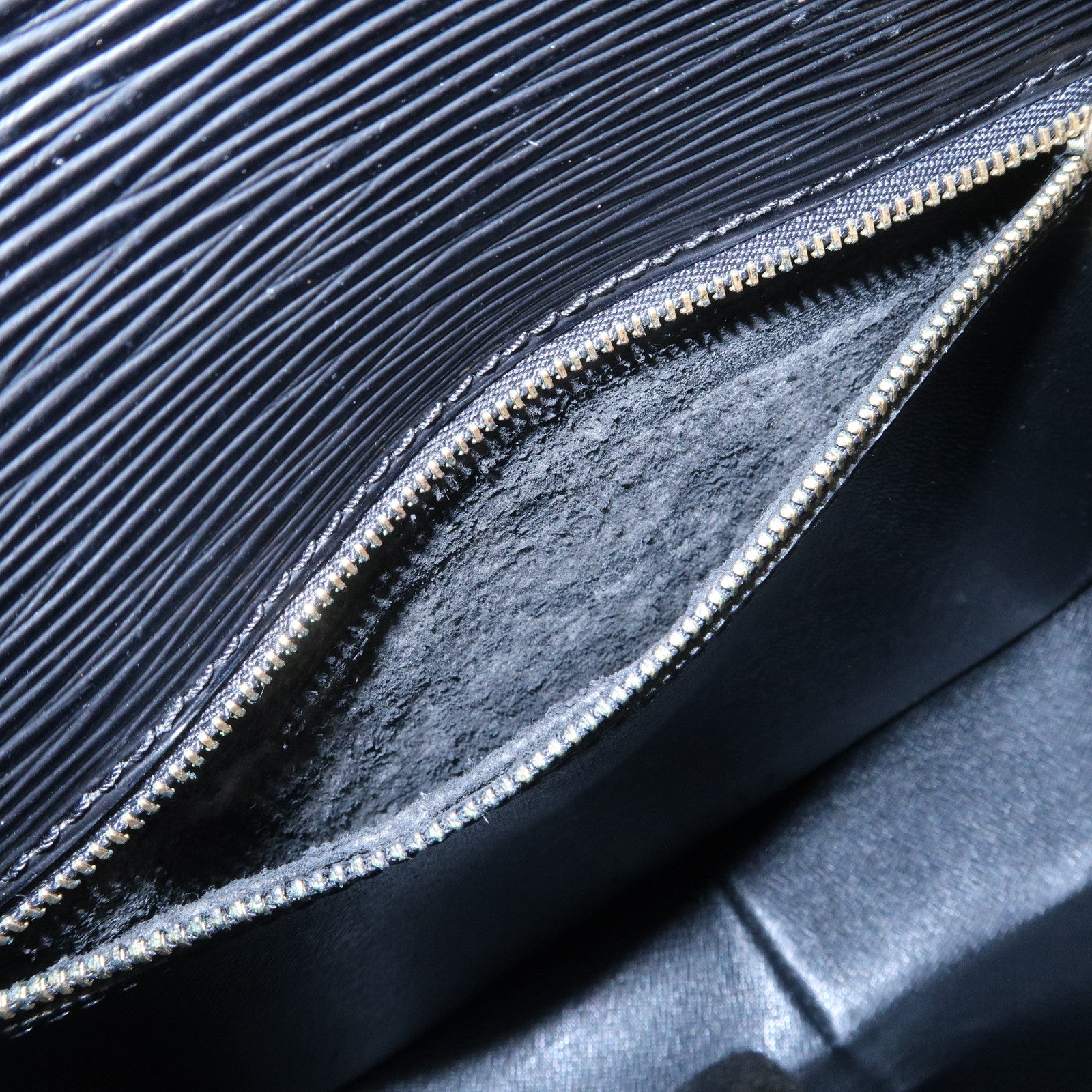 Louis Vuitton Epi Saint Cloud Shoulder Bag Black Noir M52192