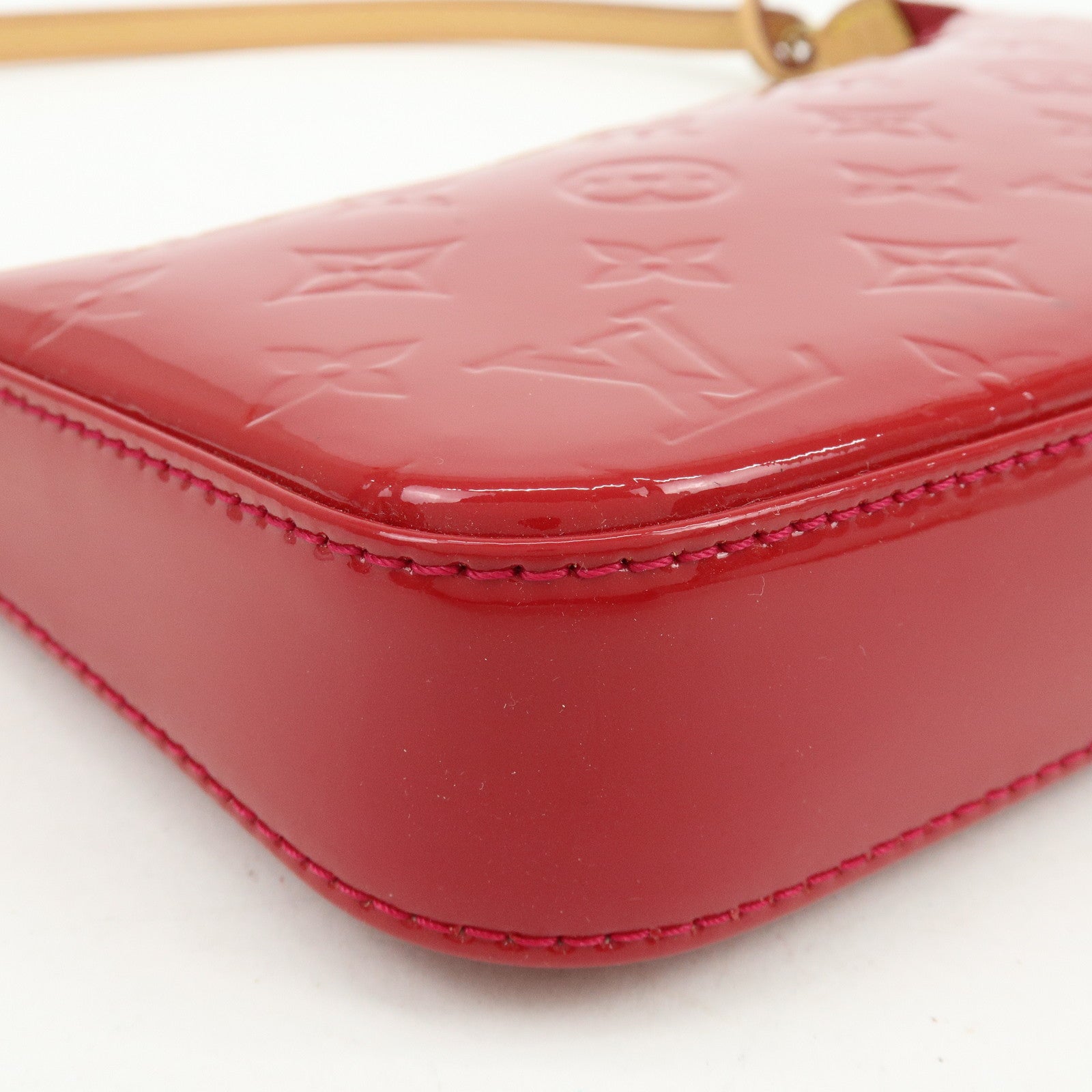Louis Vuitton Monogram Vernis Pochette Accessoires Pouch Red M91574