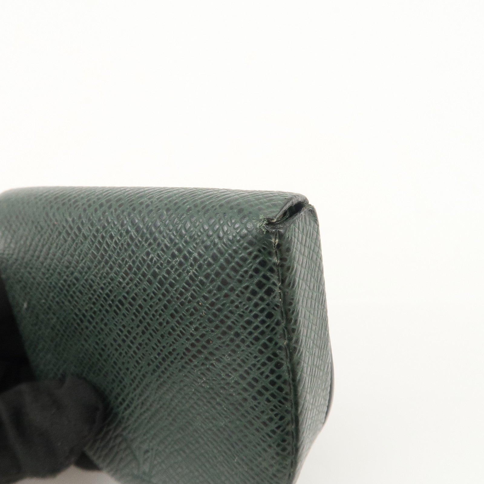 Louis Vuitton Taiga Porte Monnaie Cuvette Coin Case Epicea M30374