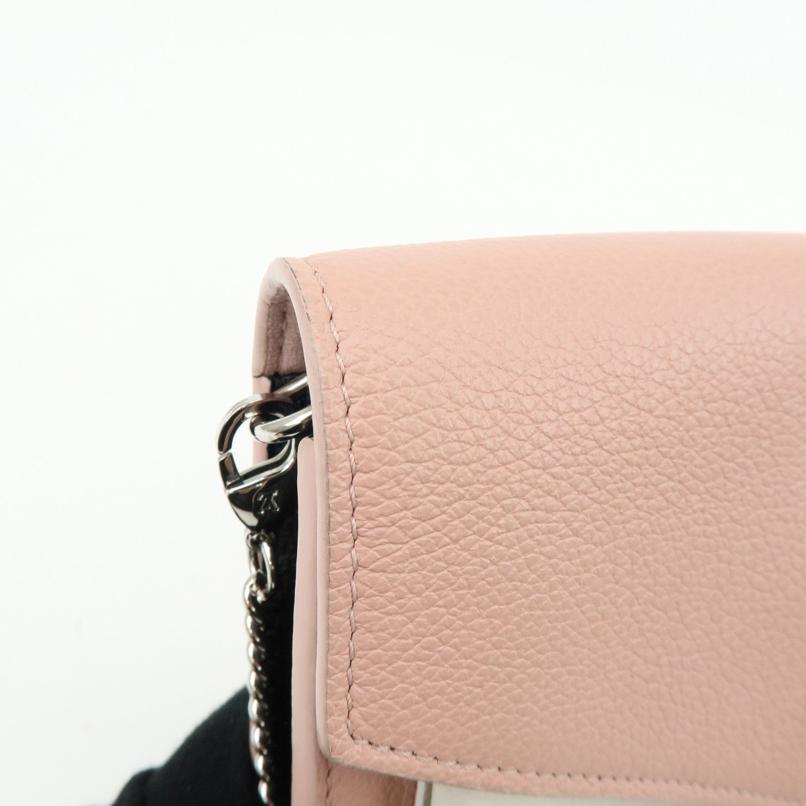 Louis Vuitton Pochette Lockme Leather Chain Shoulder Bag M63980