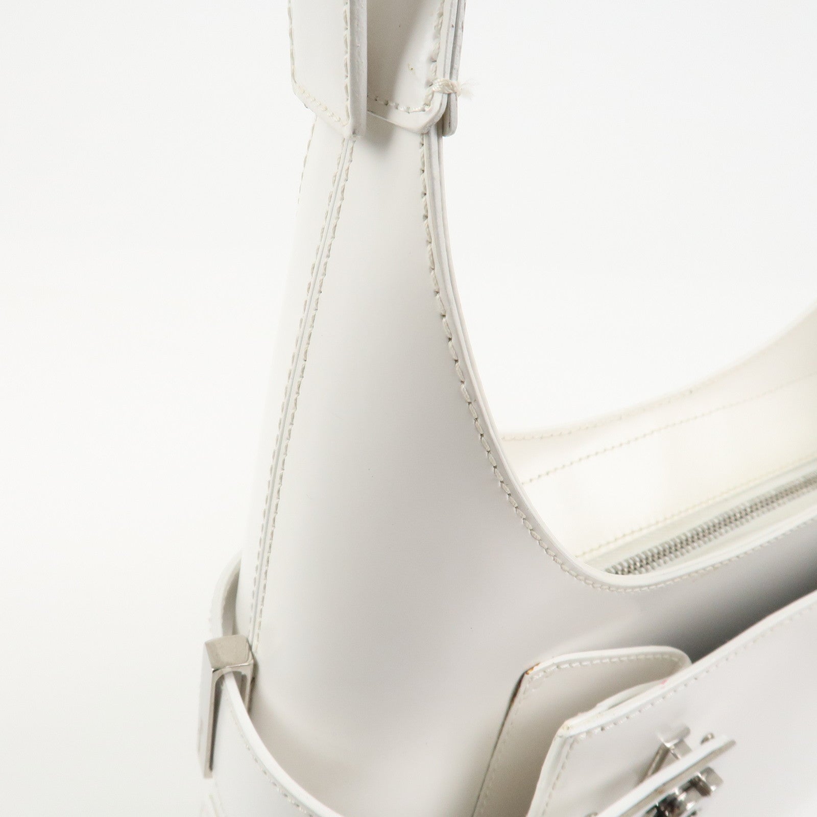 Ferragamo Gancini Leather Shoulder Bag Hand Bag White Silver