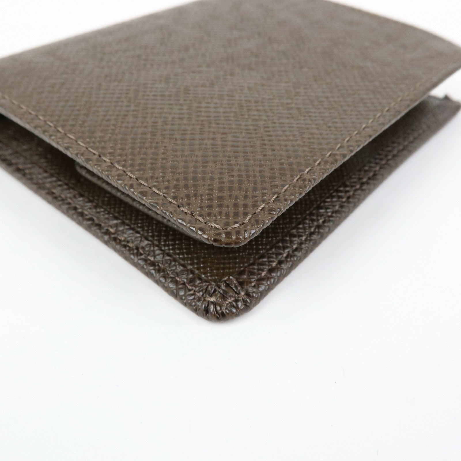 Louis Vuitton Taiga Porte 3 Cartes Credit Bi-fold Wallet M30458