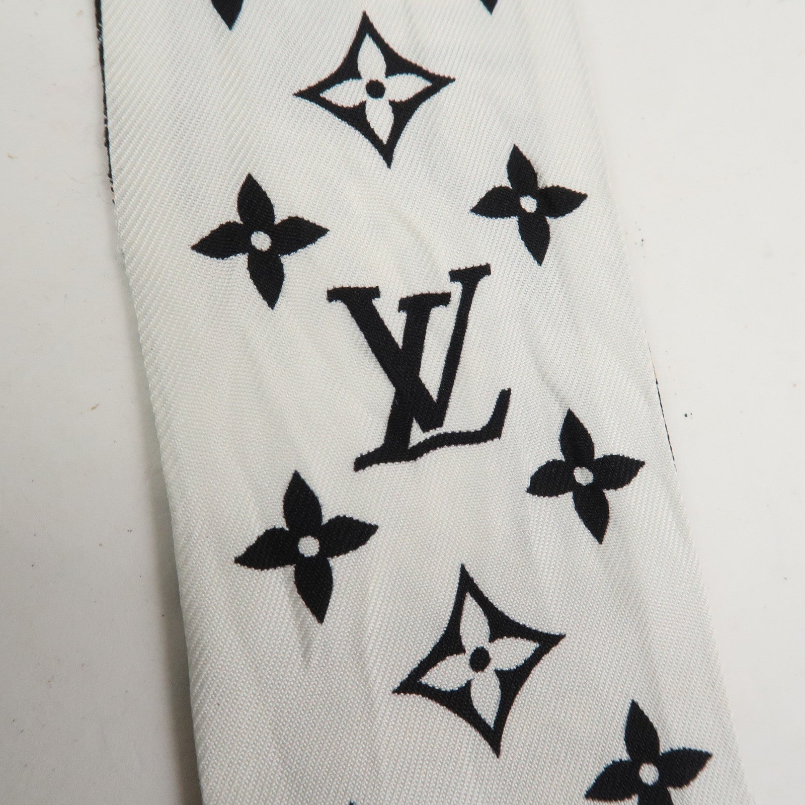 Louis Vuitton Bandeau BB Let's Go Silk 100% Scarf Black M76442