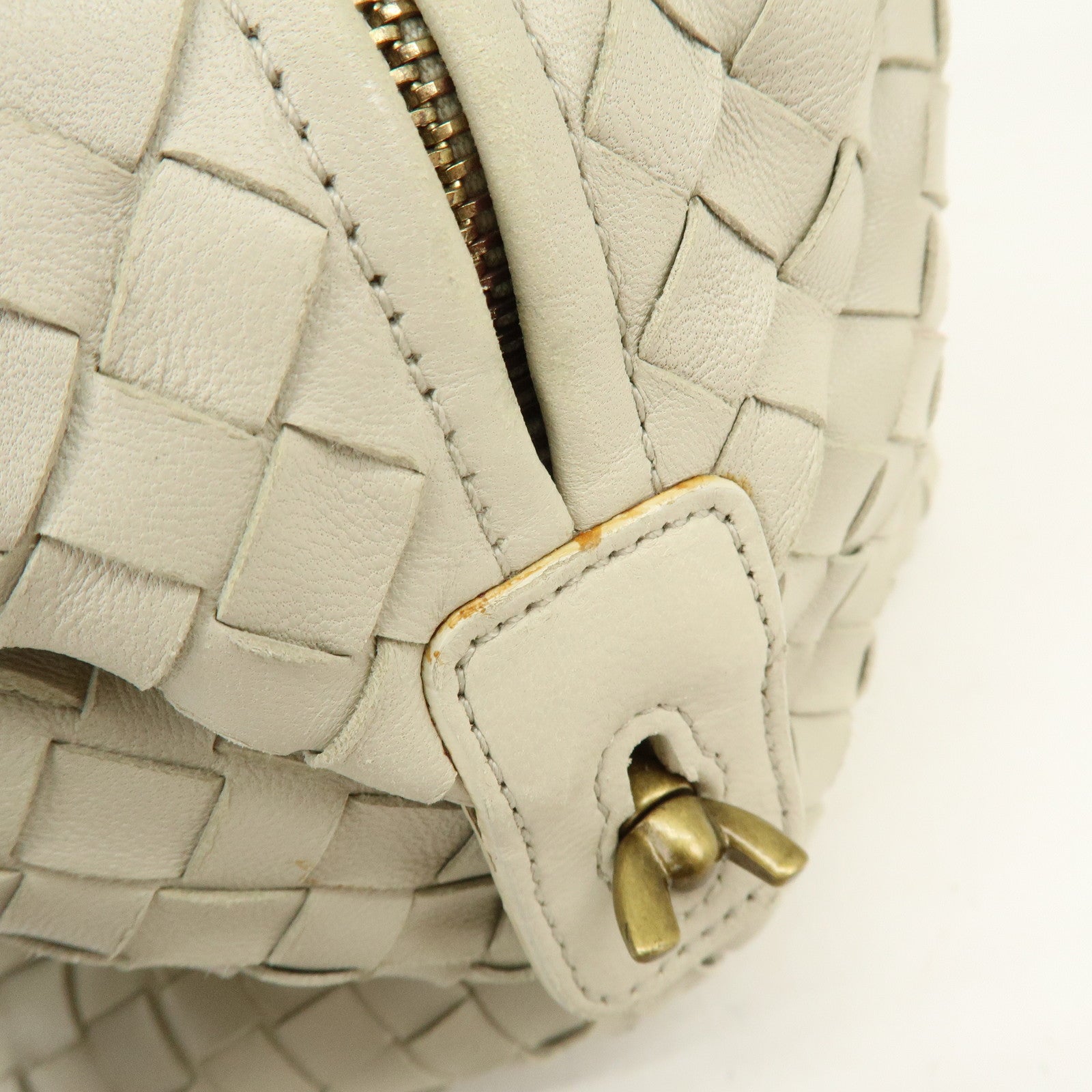 BOTTEGA VENETA Montaigne Intrecciato Leather Boston Bag 173398