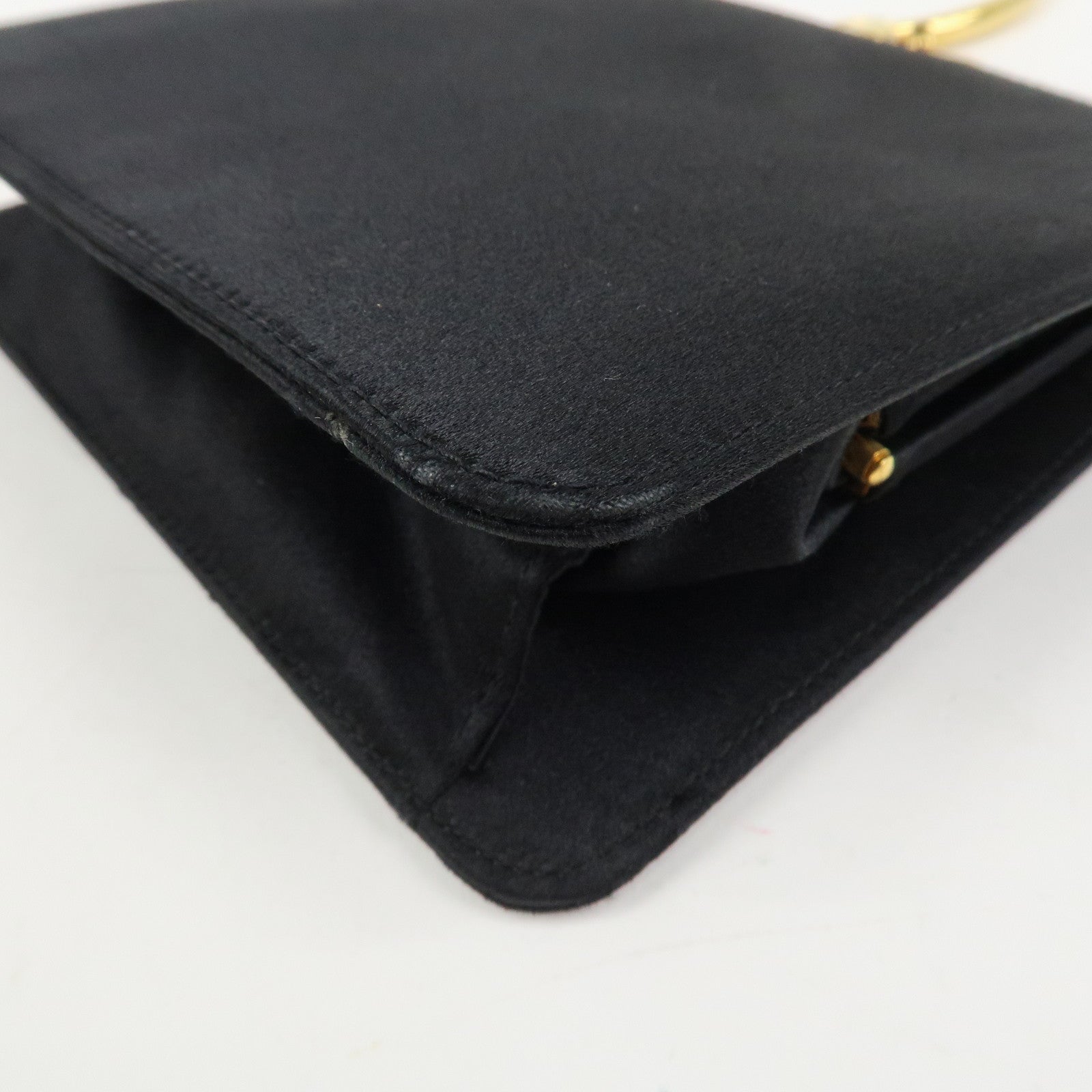 Ferragamo Boots Motif Kiss Lock Hand Bag Black