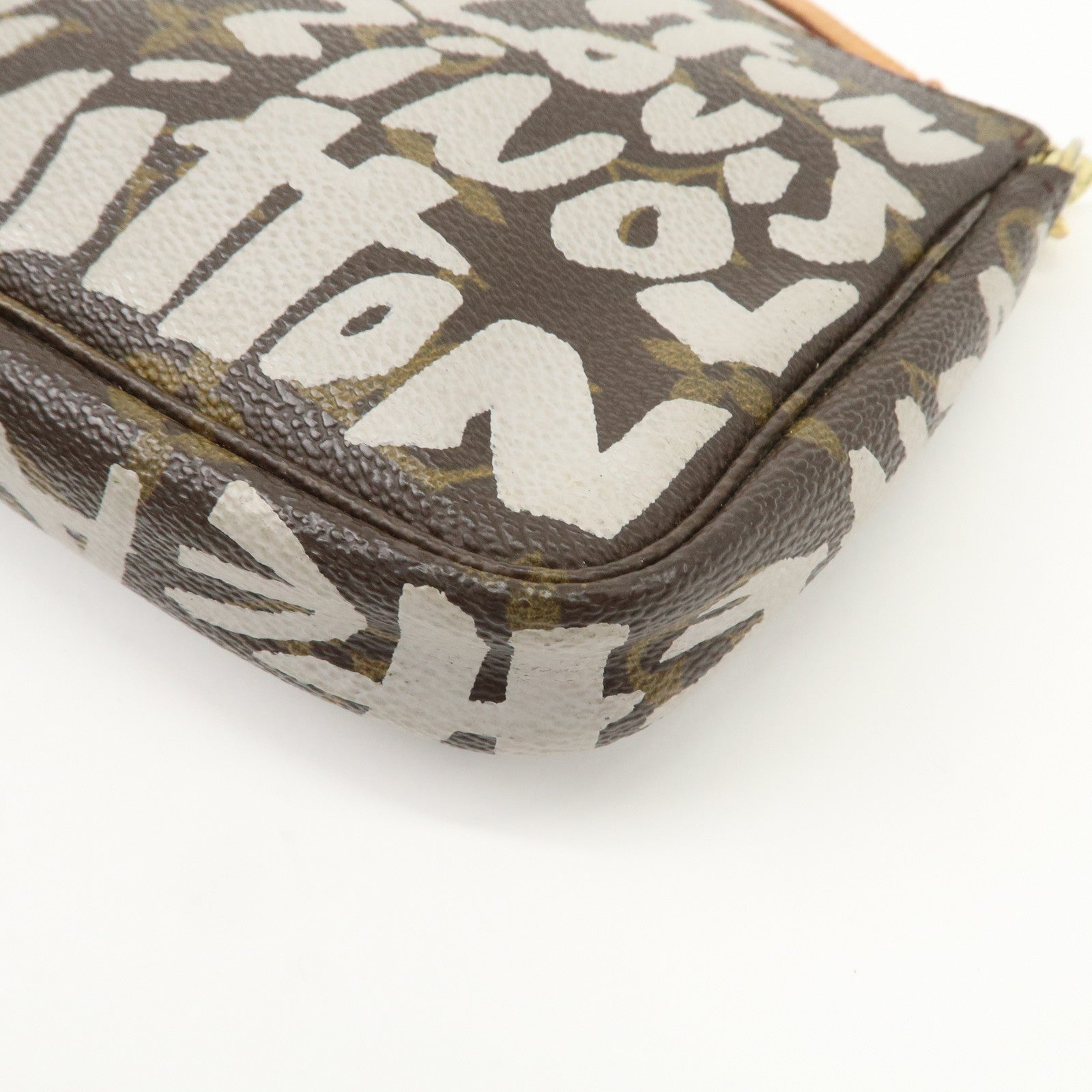 Louis Vuitton Monogram Graffiti Pochette Accessoires M92192 Used