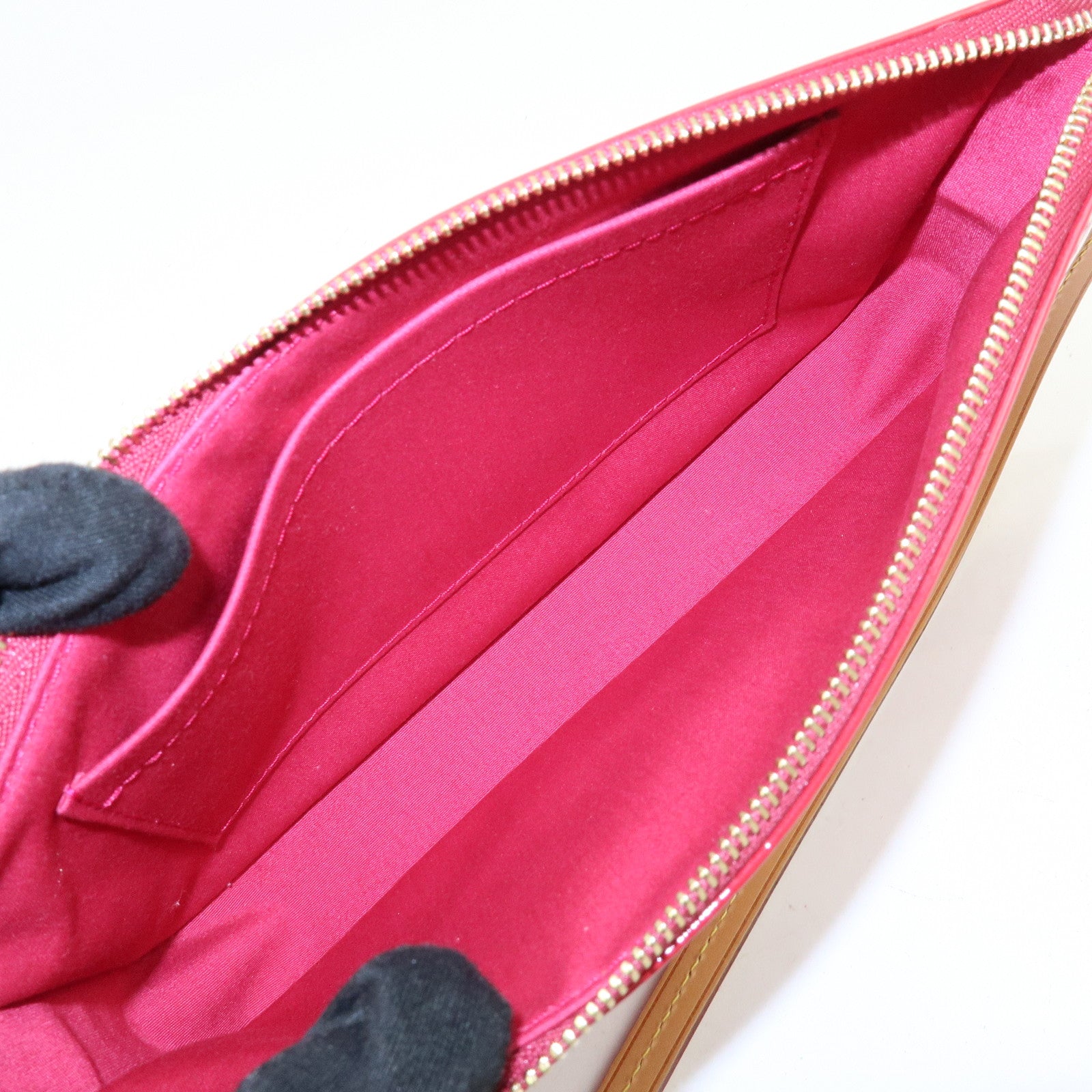 Louis Vuitton Monogram Vernis Pochette Accessoires Pouch Red M91574