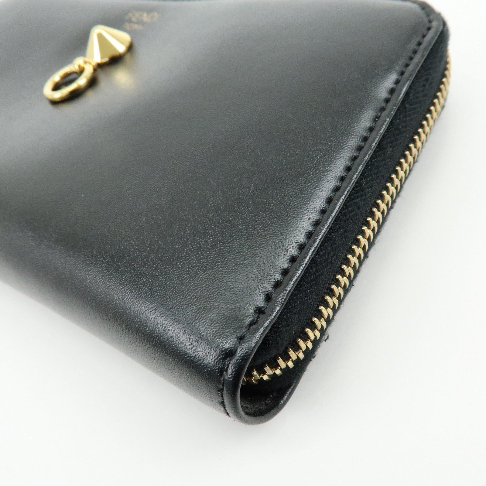 FENDI Leather Round Zippy Long Wallet Black 8M0299