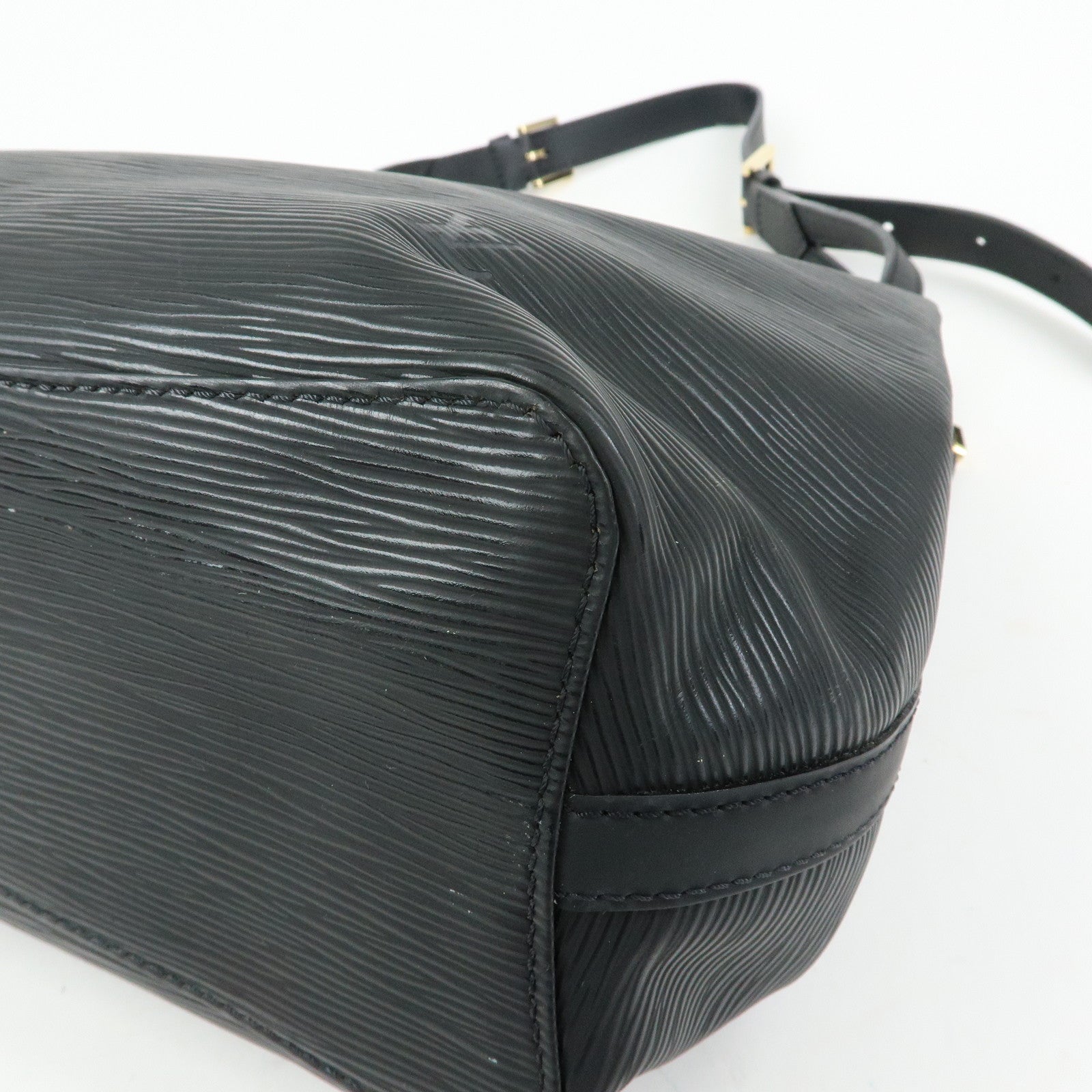 Louis Vuitton Epi Mandala MM Shoulder Bag Noir Black M58892