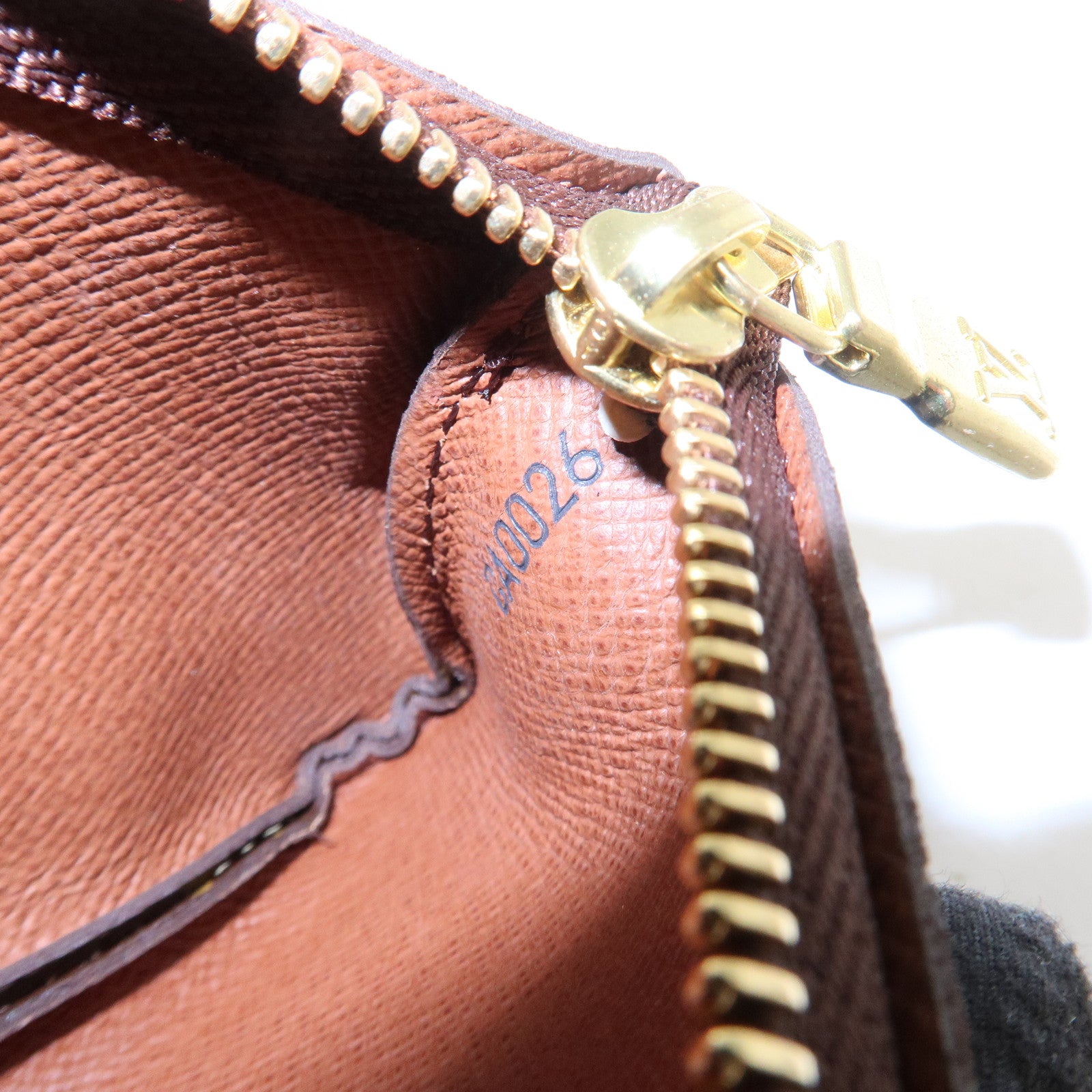 Louis Vuitton Monogram Pochette Cles Coin Case Key Case M62650