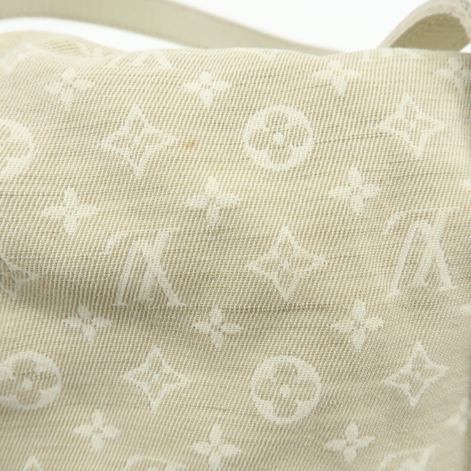 Louis Vuitton Monogram Mini Lin Saumur 30 Shoulder Bag Dune M95314